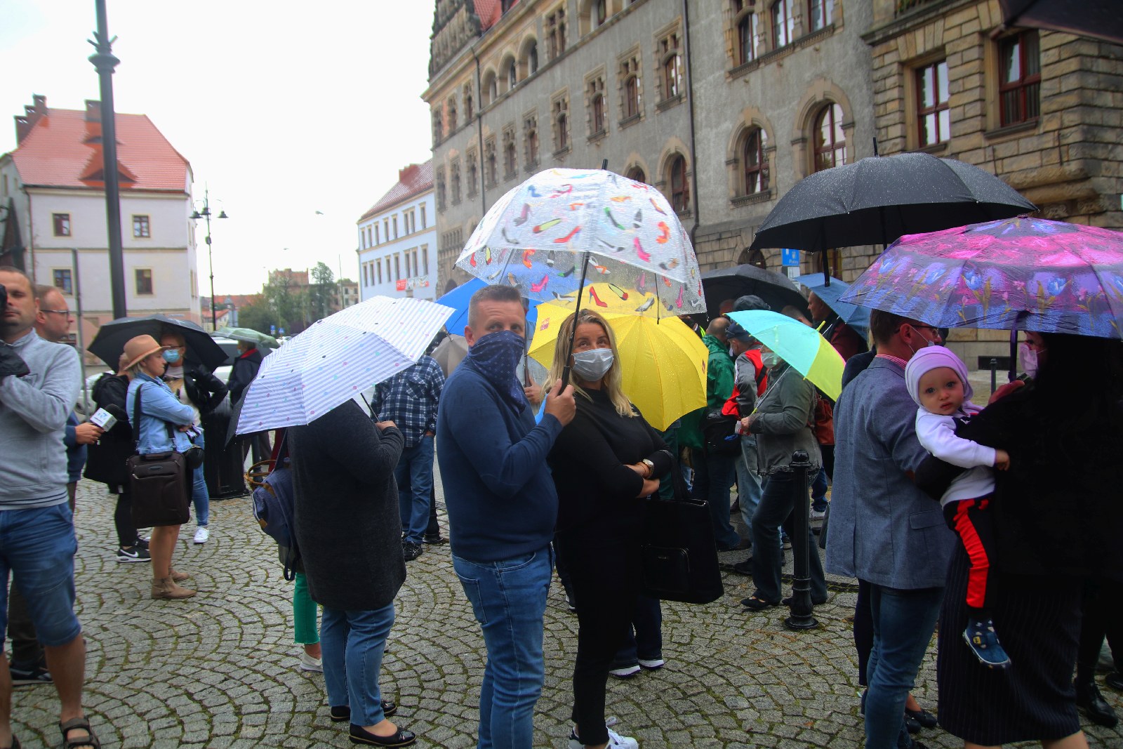 Grupa 150 osób protestowała przeciwko budowie spalarni opon