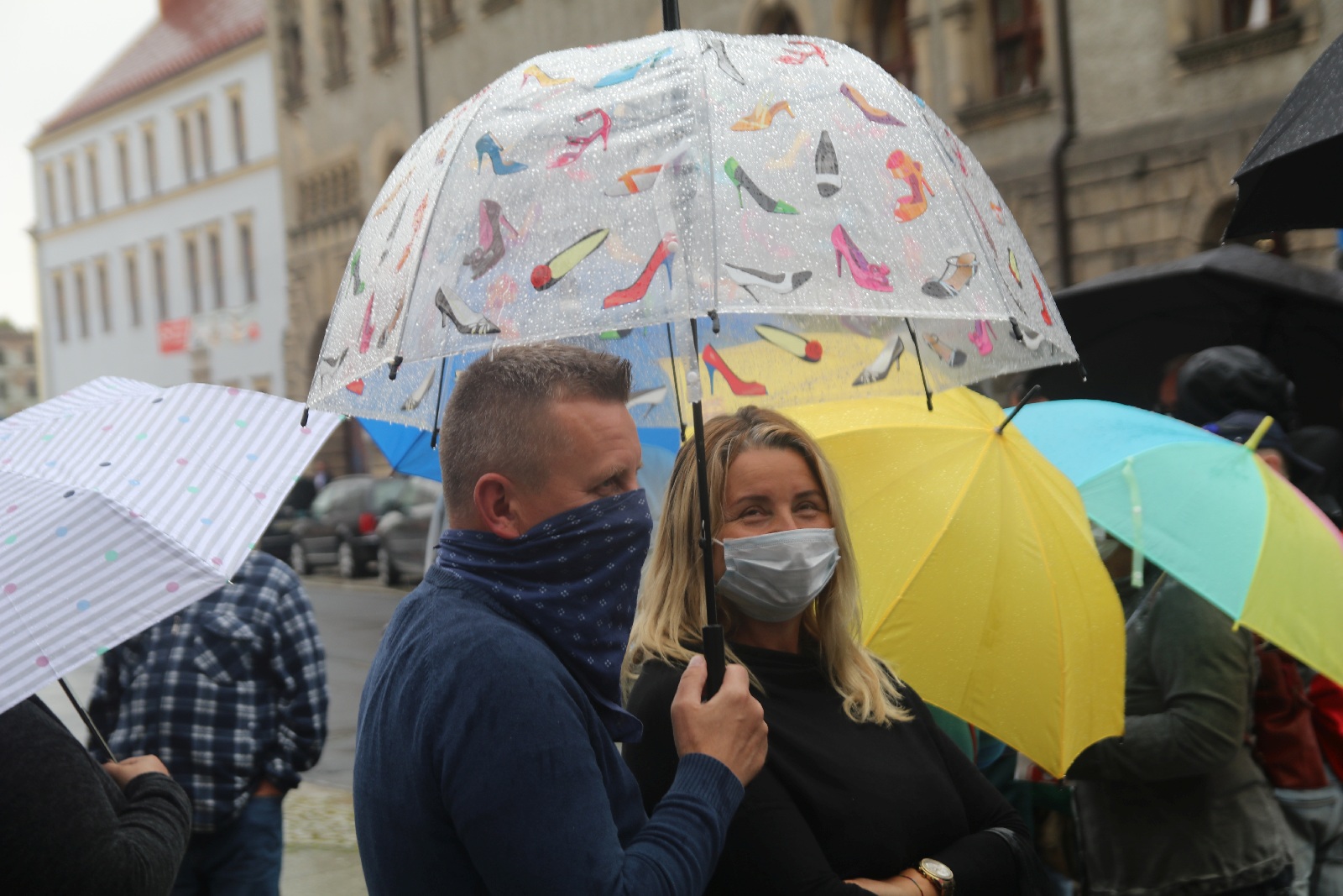 Grupa 150 osób protestowała przeciwko budowie spalarni opon