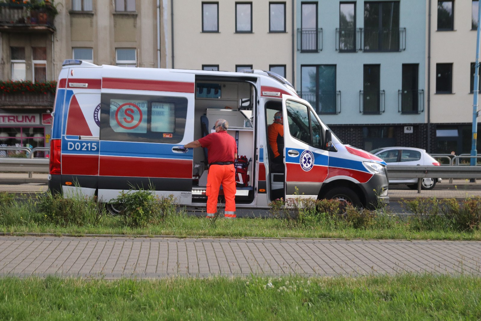 Stracił panowanie nad samochodem i wjechał w latarnię