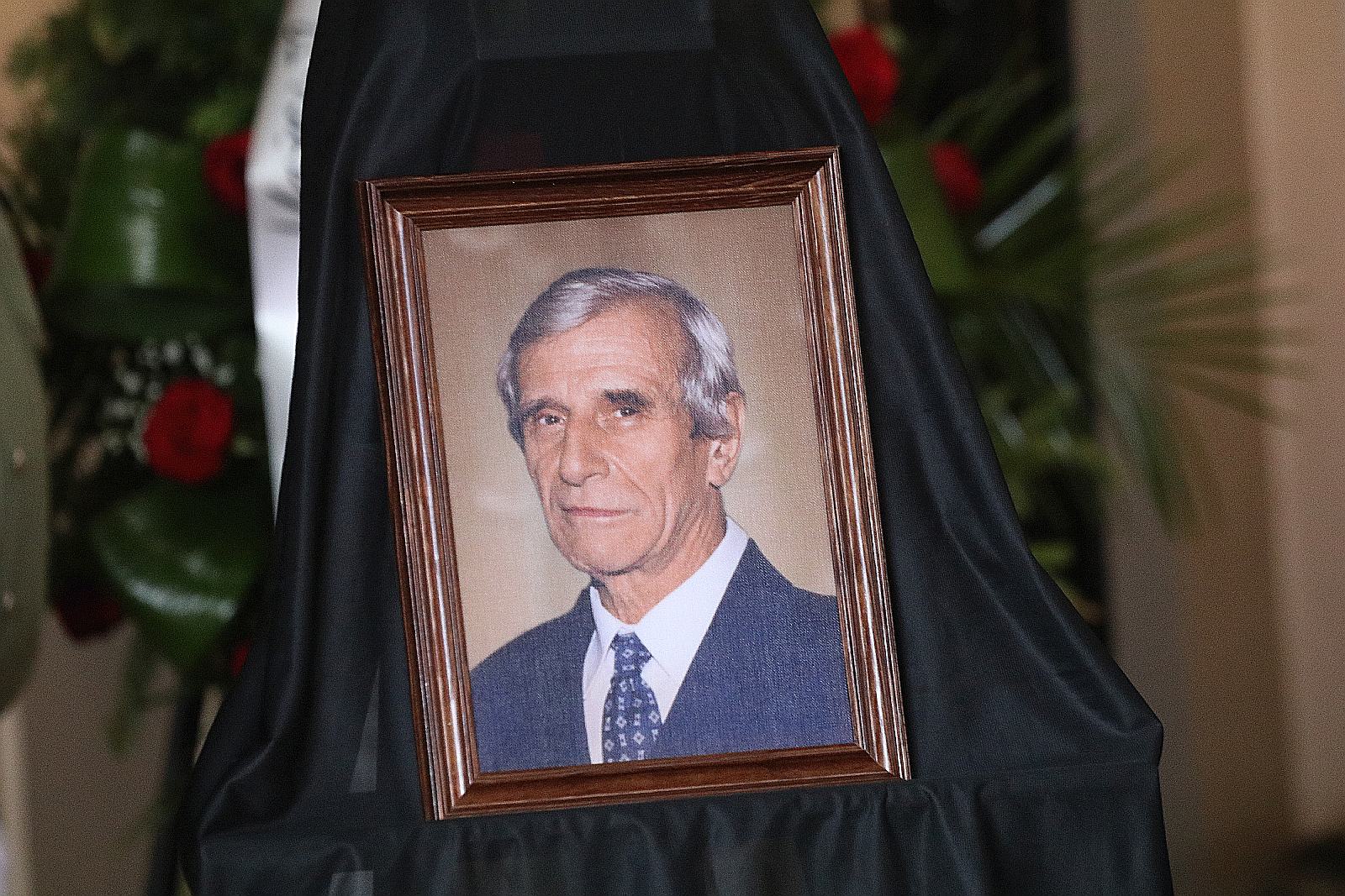 Kilkadziesiąt osób wzięło udział w pogrzebie Zygmunta Urbana