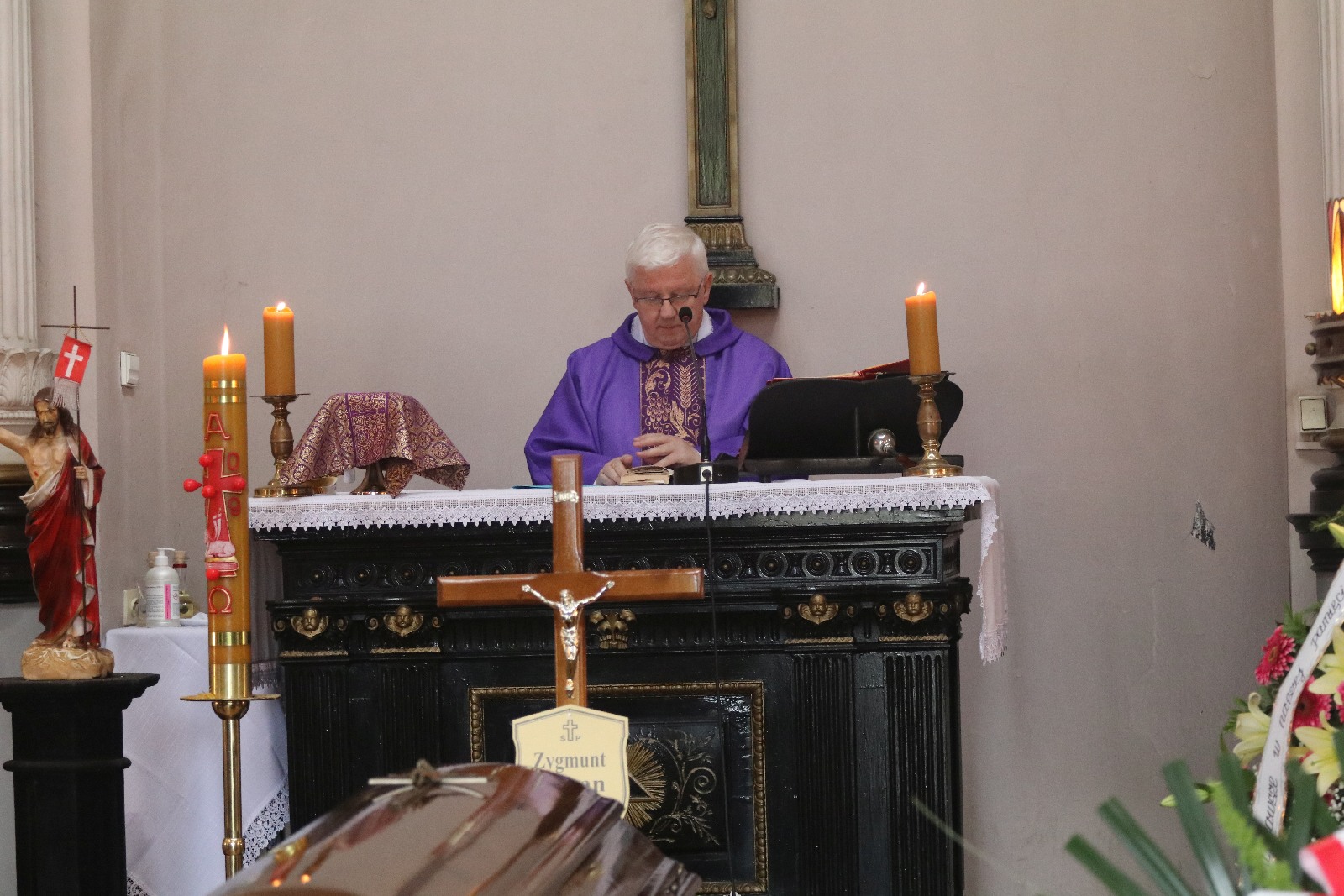 Kilkadziesiąt osób wzięło udział w pogrzebie Zygmunta Urbana