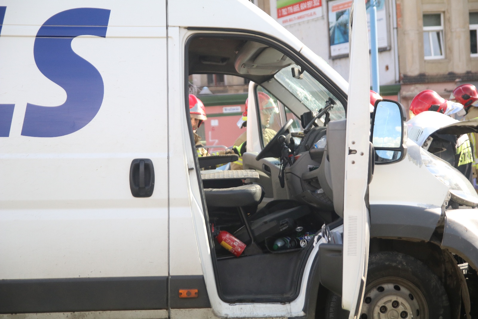 Stracił panowanie nad samochodem i wjechał w latarnię