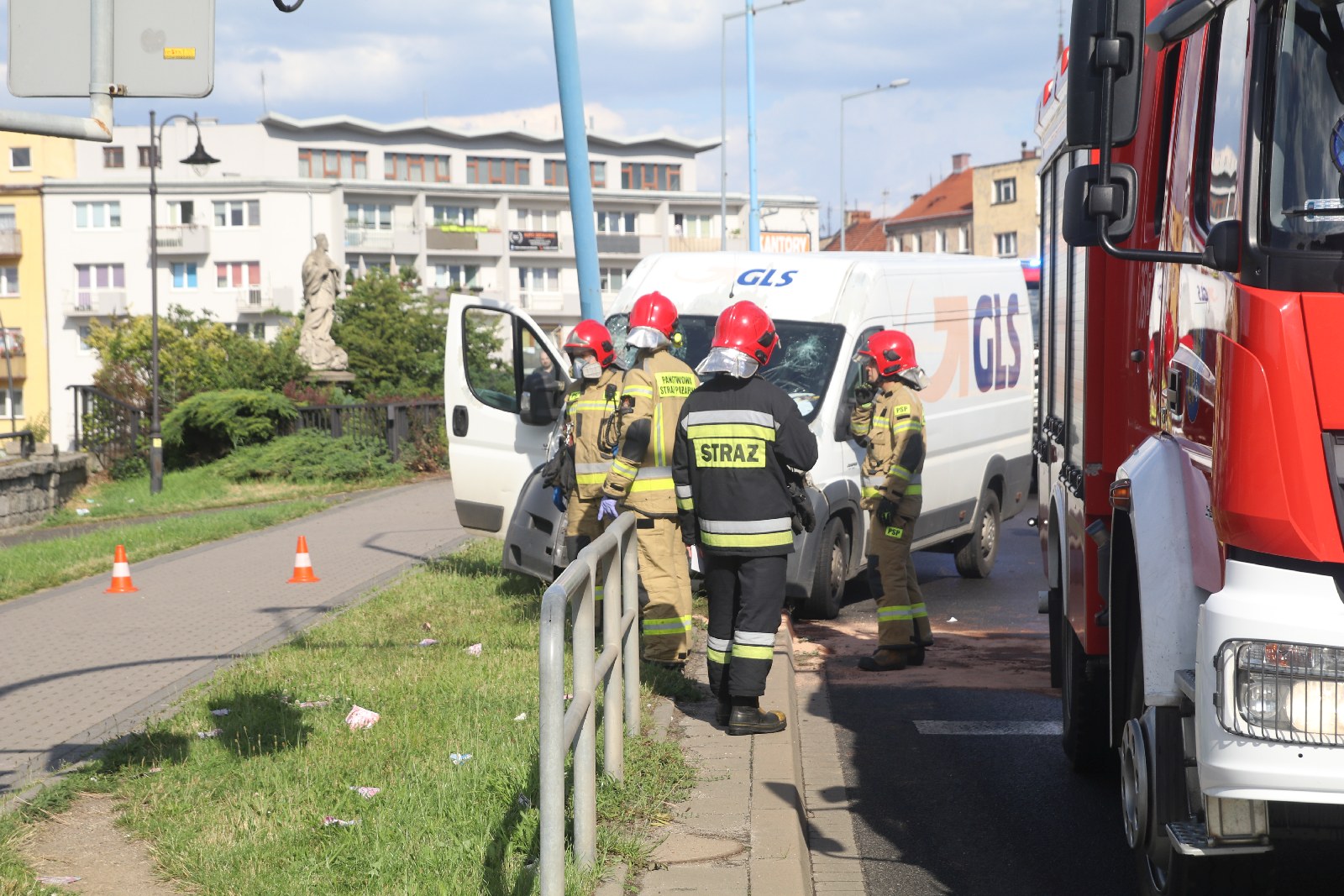 Stracił panowanie nad samochodem i wjechał w latarnię