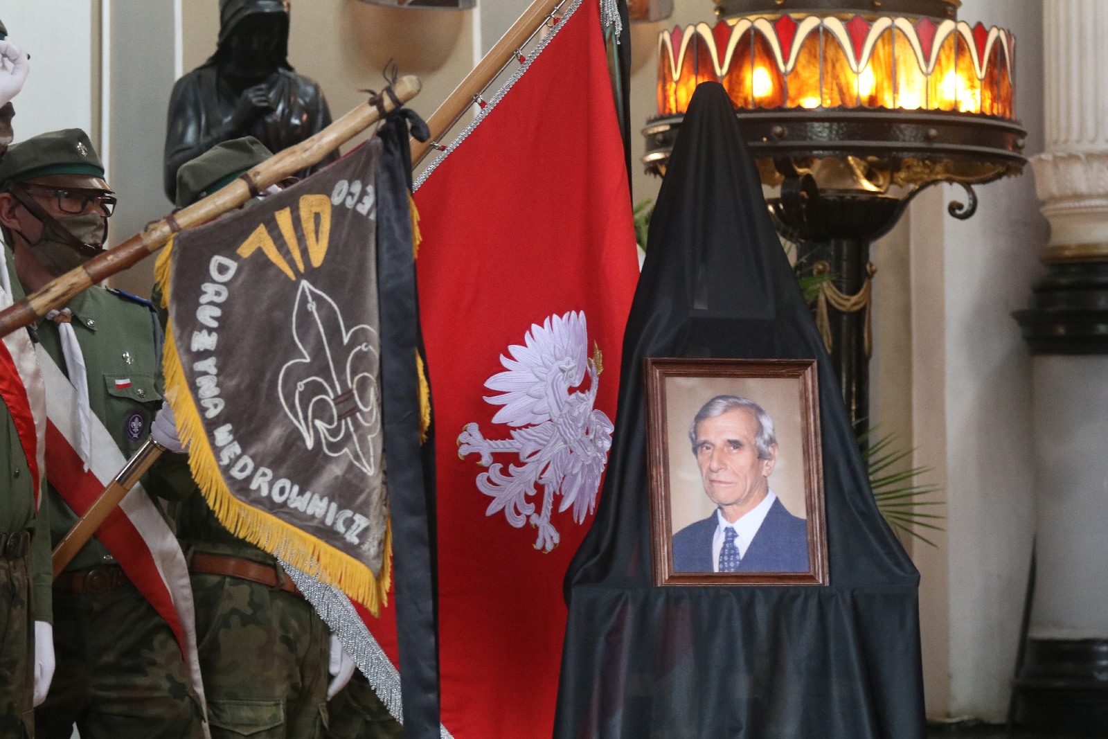 Kilkadziesiąt osób wzięło udział w pogrzebie Zygmunta Urbana