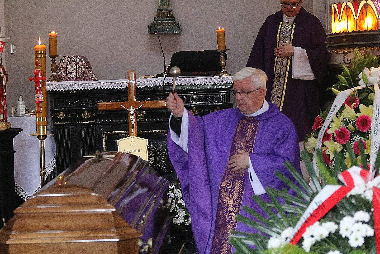 Kilkadziesiąt osób wzięło udział w pogrzebie Zygmunta Urbana