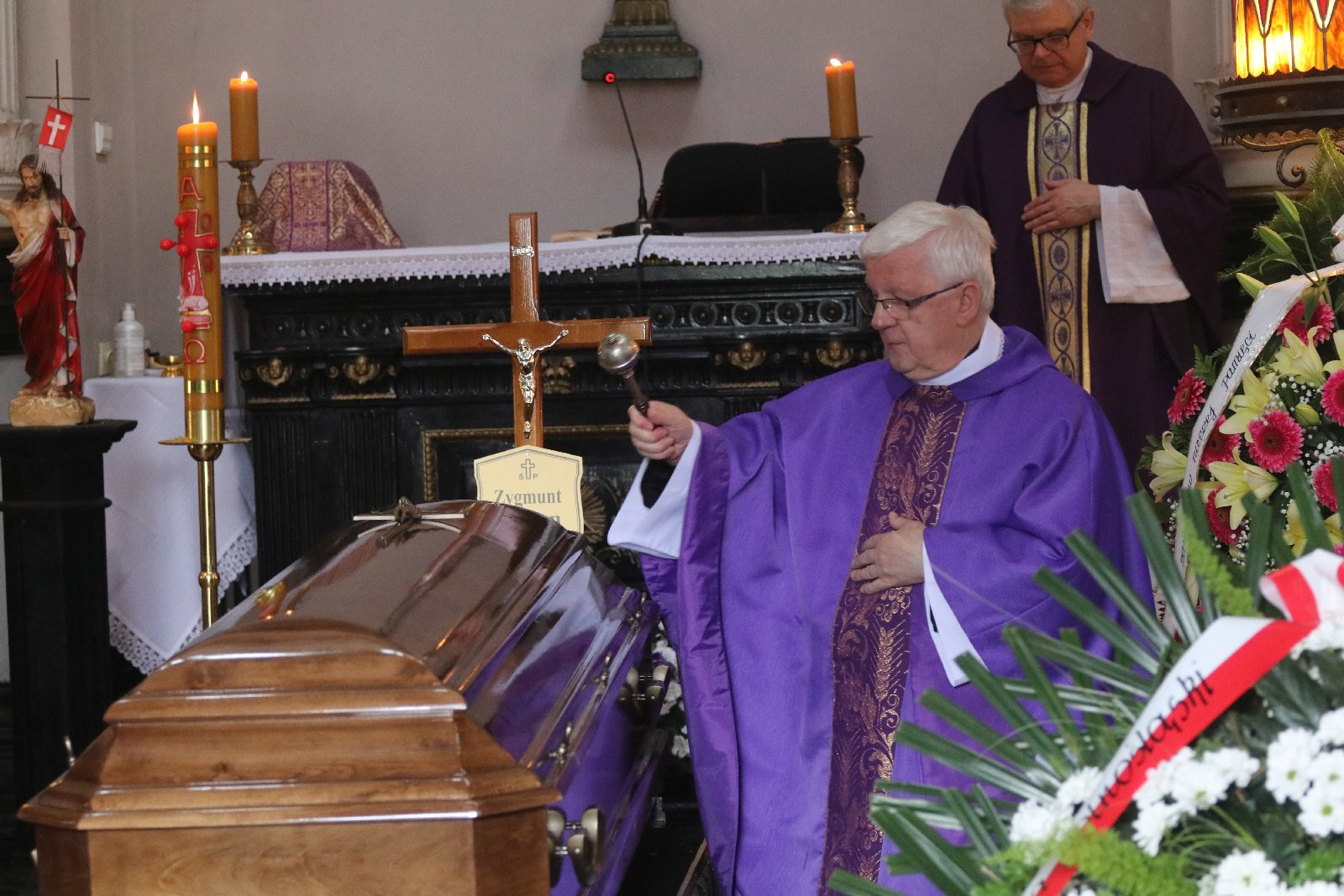 Kilkadziesiąt osób wzięło udział w pogrzebie Zygmunta Urbana