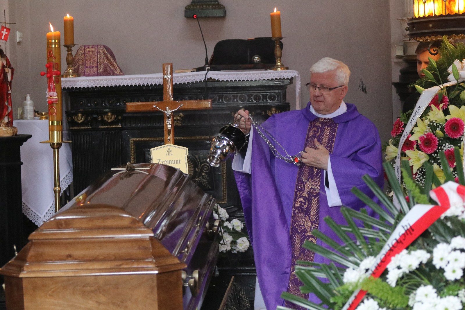 Kilkadziesiąt osób wzięło udział w pogrzebie Zygmunta Urbana