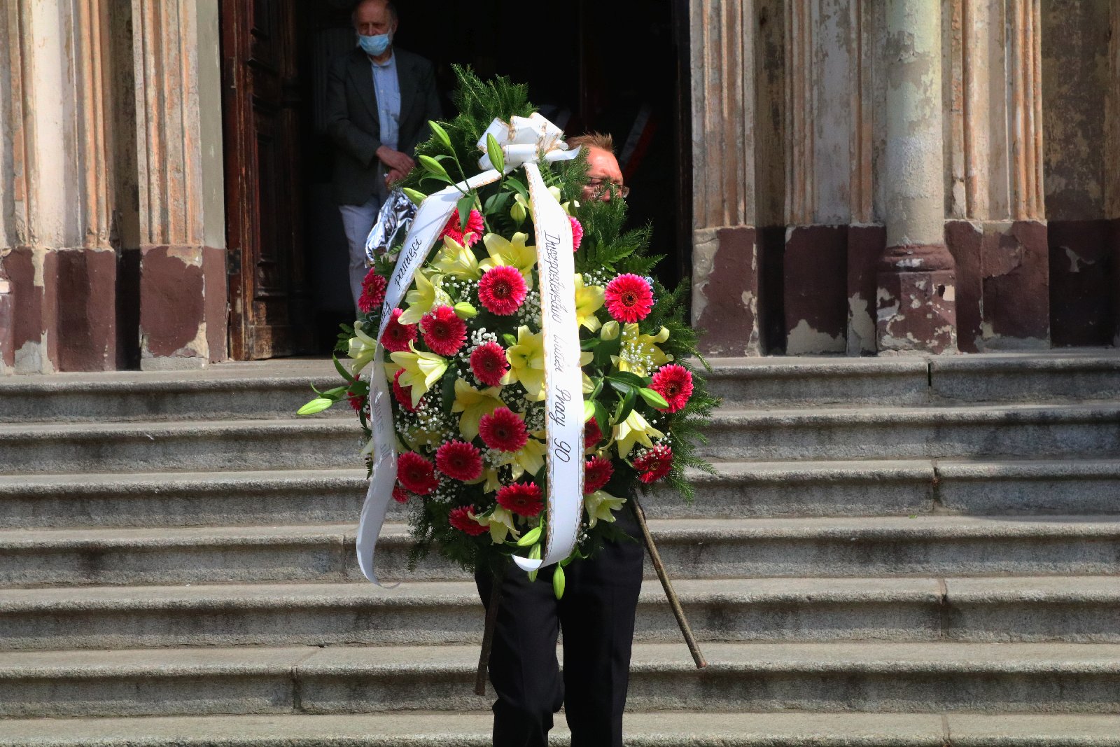 Kilkadziesiąt osób wzięło udział w pogrzebie Zygmunta Urbana