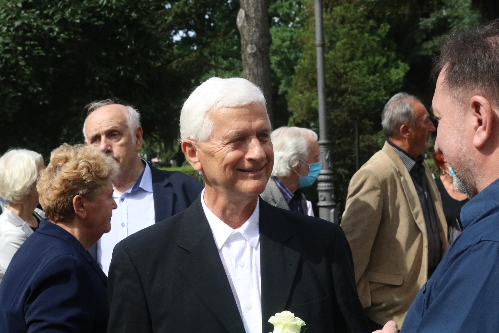 Kilkadziesiąt osób wzięło udział w pogrzebie Zygmunta Urbana