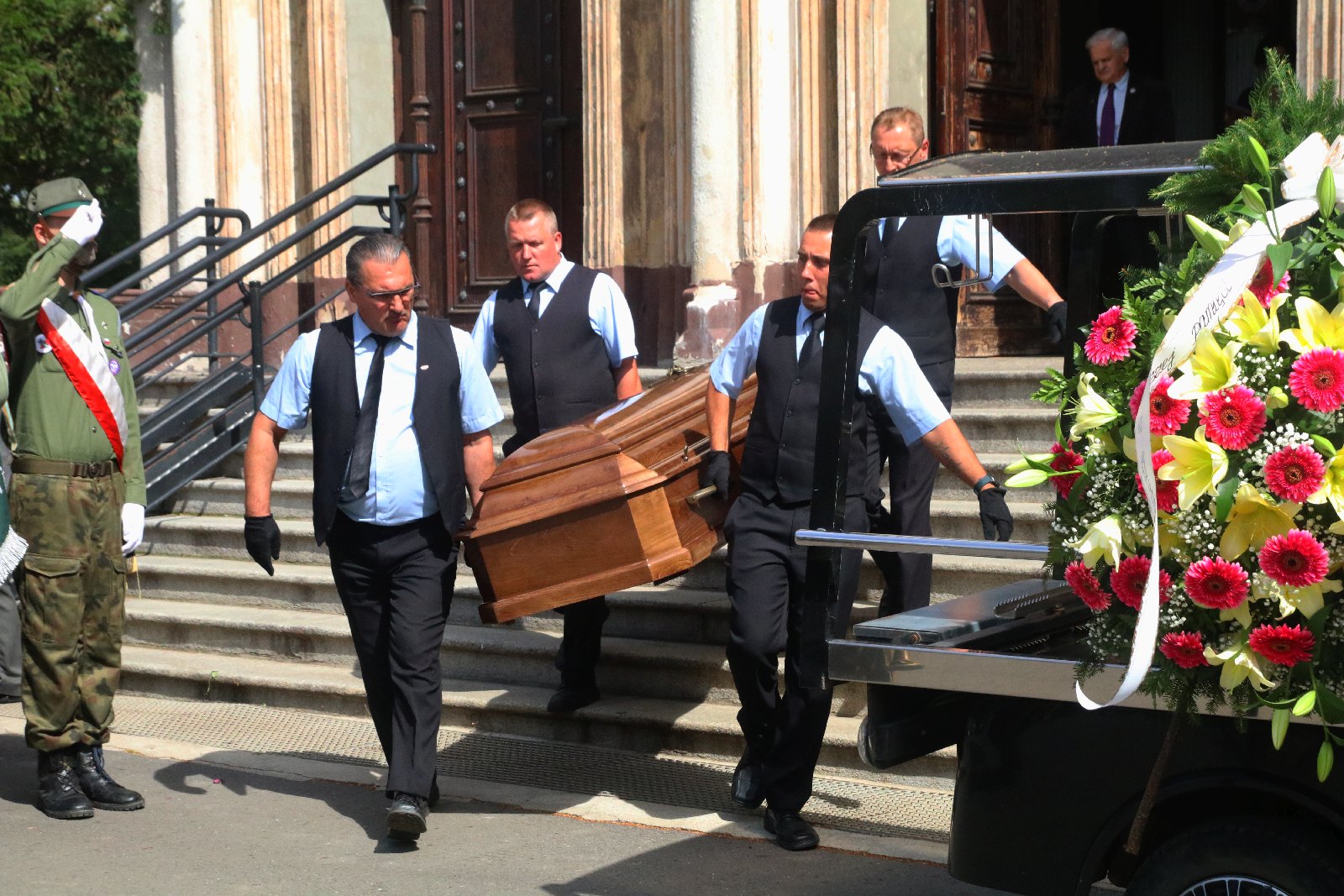 Kilkadziesiąt osób wzięło udział w pogrzebie Zygmunta Urbana