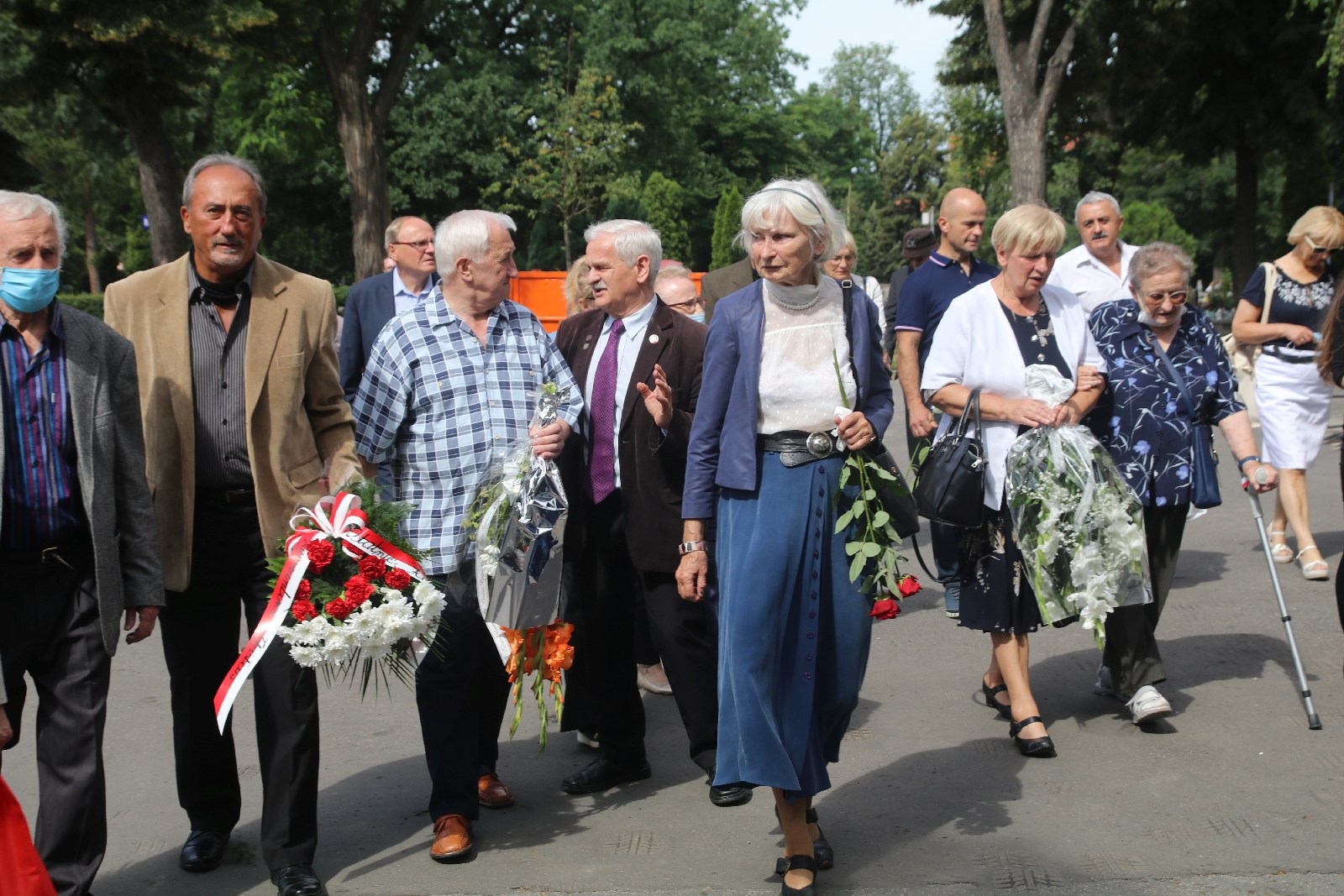 Kilkadziesiąt osób wzięło udział w pogrzebie Zygmunta Urbana
