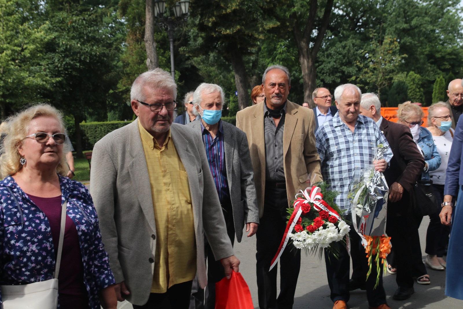 Kilkadziesiąt osób wzięło udział w pogrzebie Zygmunta Urbana