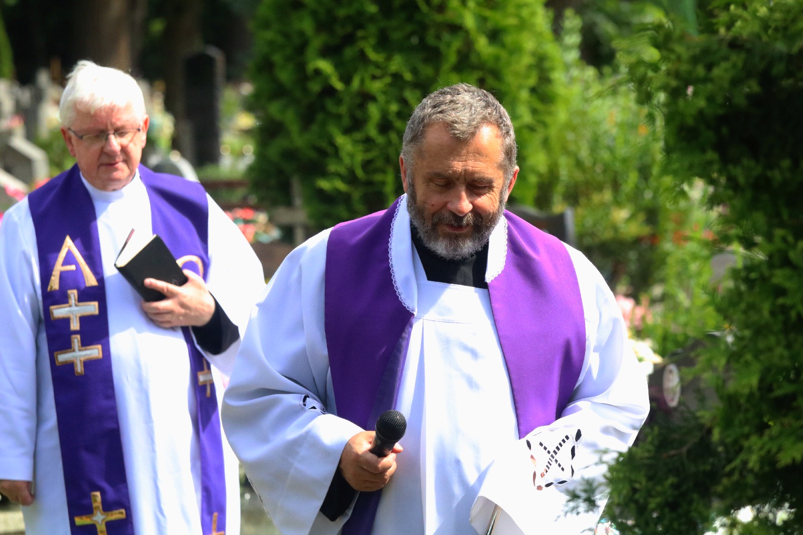 Kilkadziesiąt osób wzięło udział w pogrzebie Zygmunta Urbana