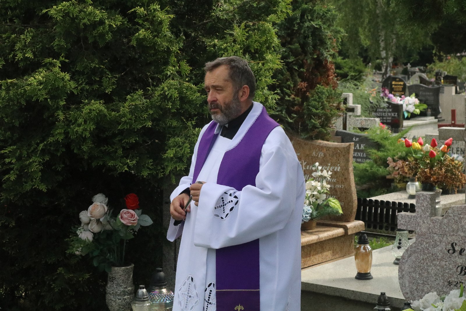 Kilkadziesiąt osób wzięło udział w pogrzebie Zygmunta Urbana