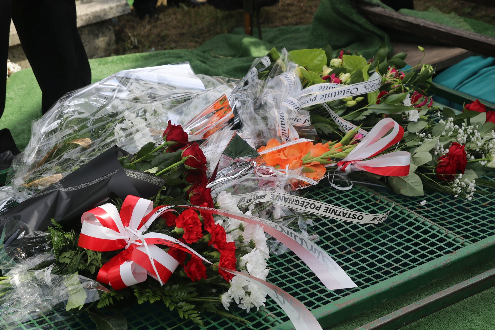 Kilkadziesiąt osób wzięło udział w pogrzebie Zygmunta Urbana