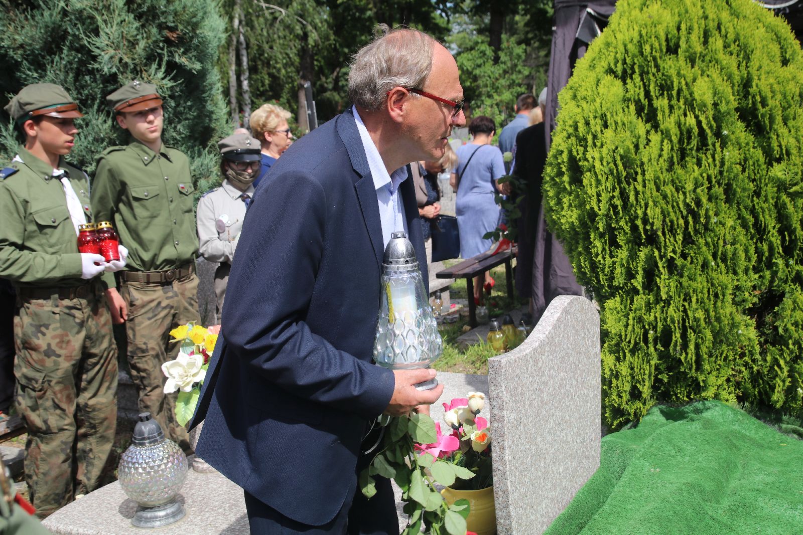 Kilkadziesiąt osób wzięło udział w pogrzebie Zygmunta Urbana