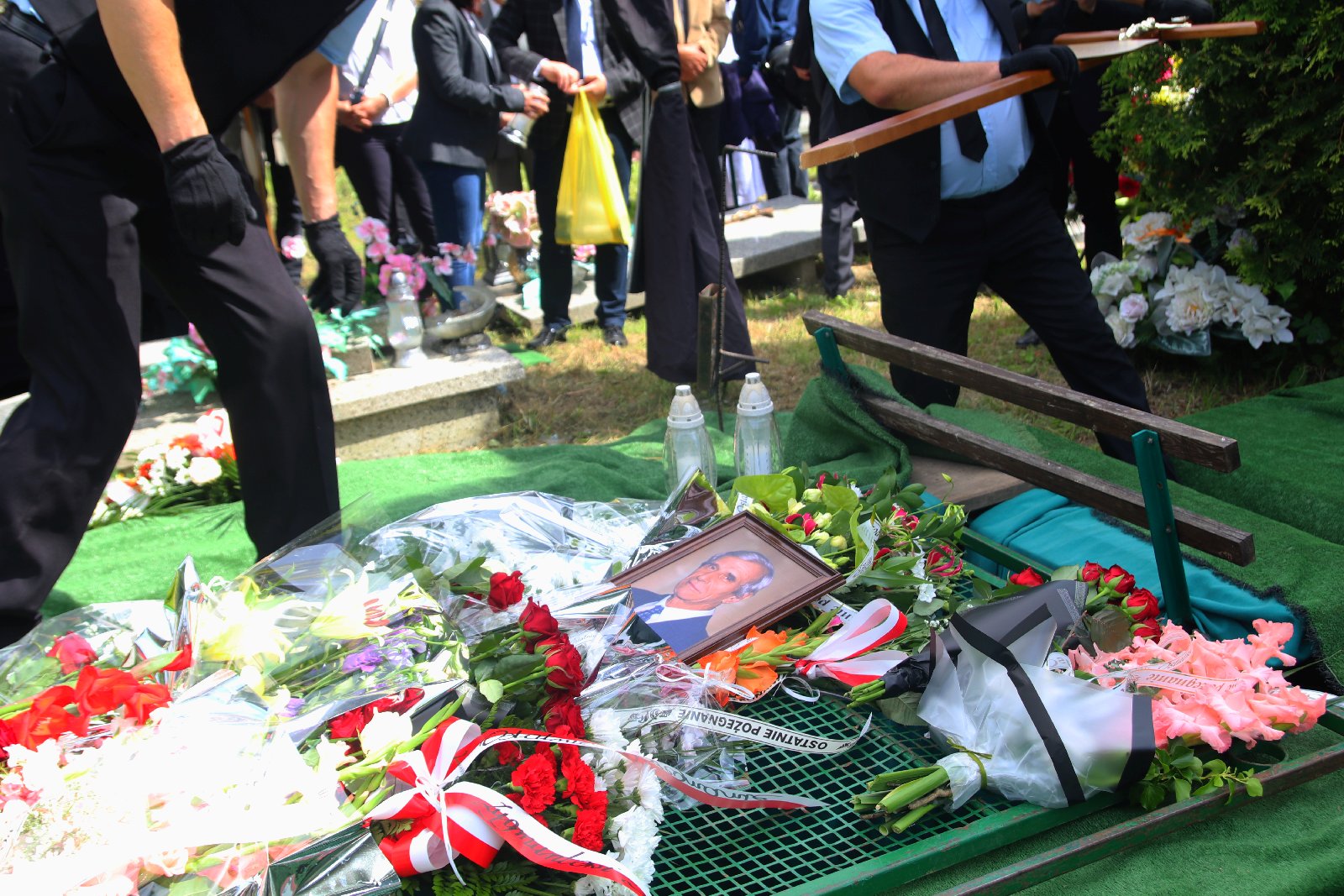 Kilkadziesiąt osób wzięło udział w pogrzebie Zygmunta Urbana