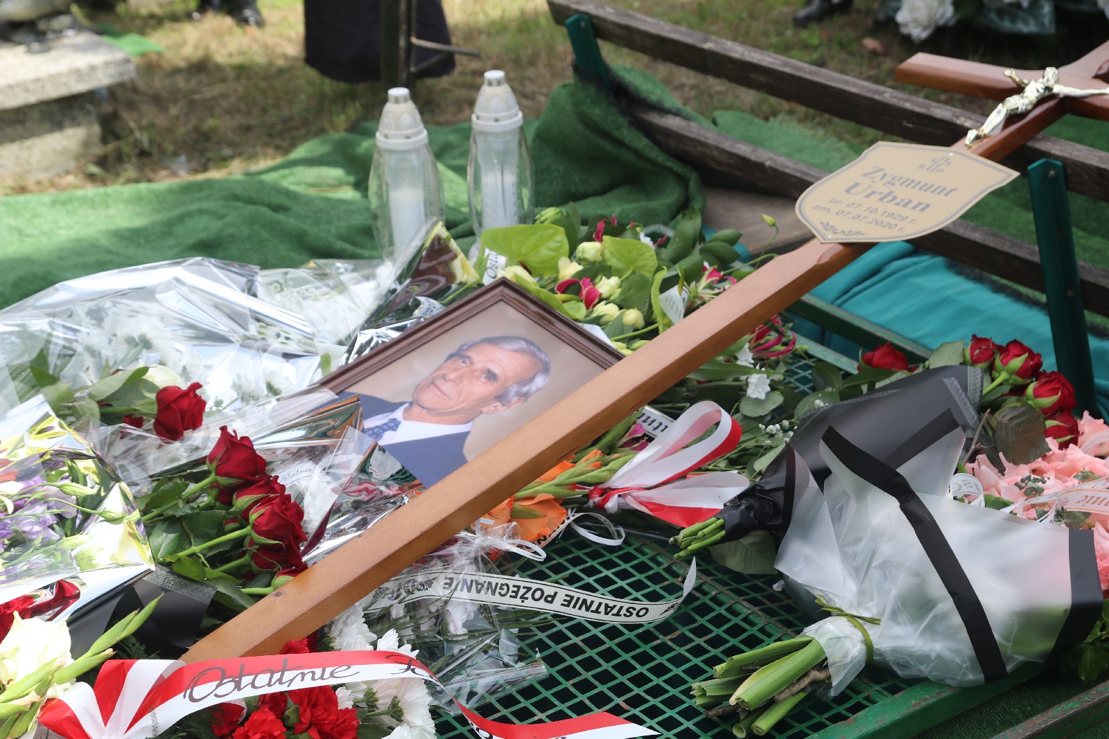 Kilkadziesiąt osób wzięło udział w pogrzebie Zygmunta Urbana