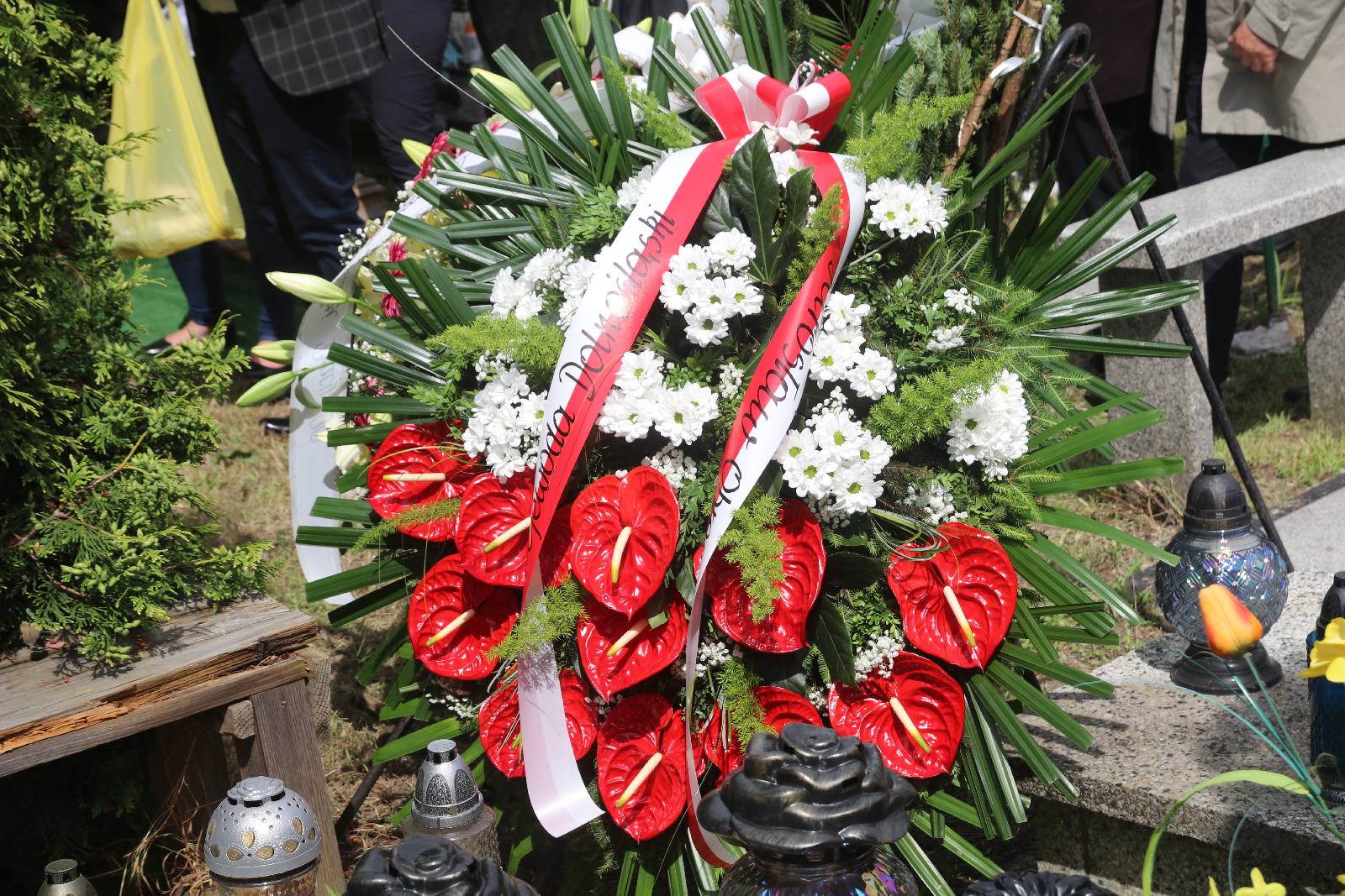 Kilkadziesiąt osób wzięło udział w pogrzebie Zygmunta Urbana