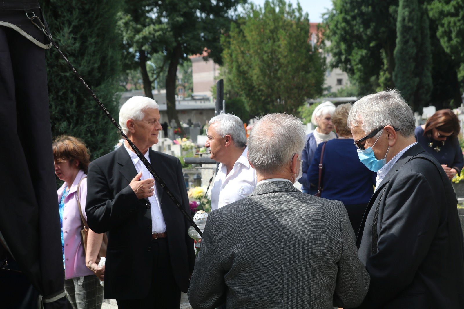Kilkadziesiąt osób wzięło udział w pogrzebie Zygmunta Urbana