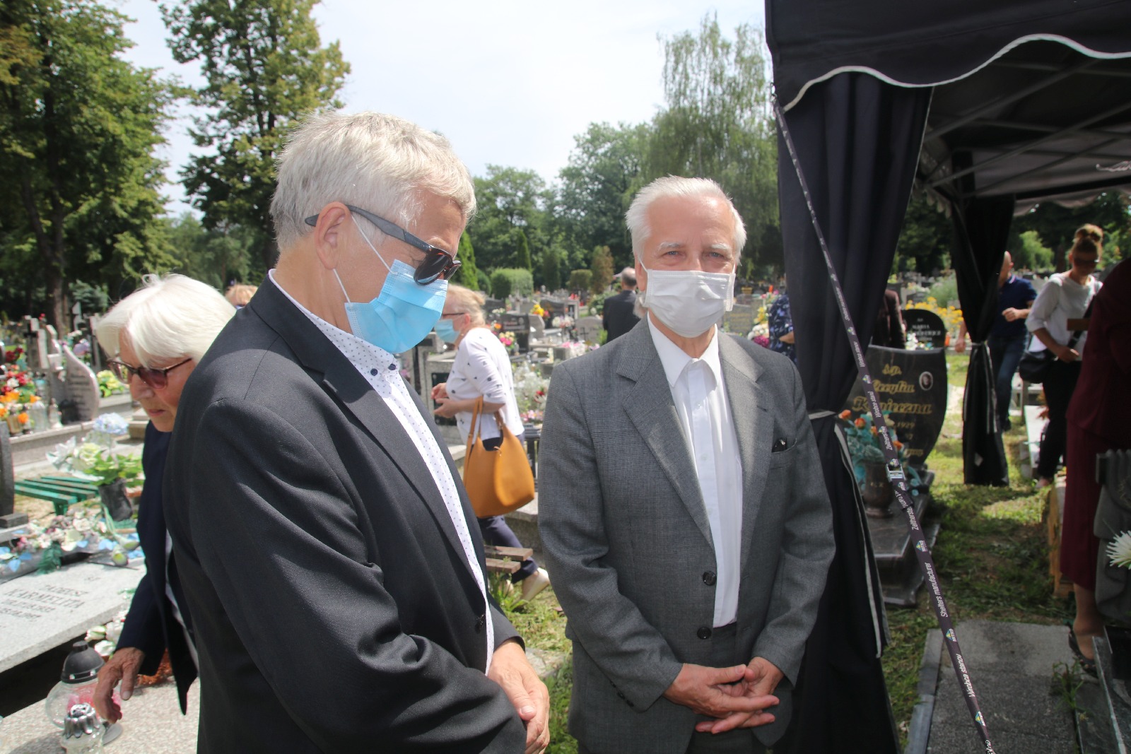 Kilkadziesiąt osób wzięło udział w pogrzebie Zygmunta Urbana