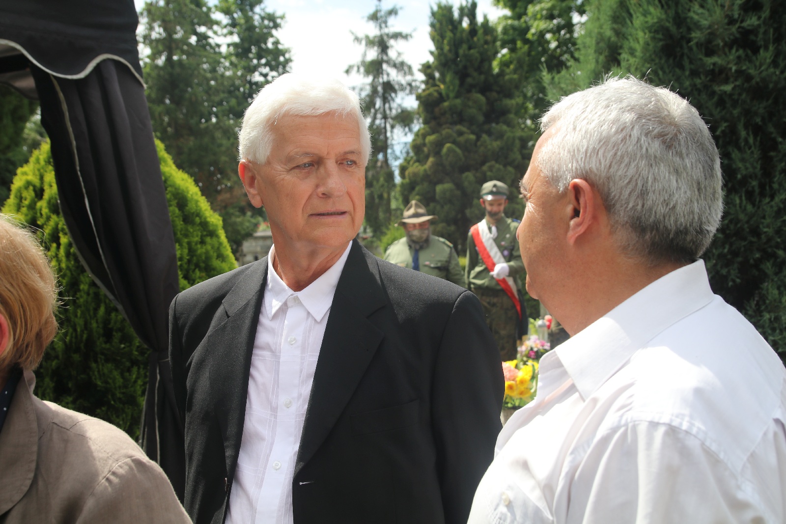 Kilkadziesiąt osób wzięło udział w pogrzebie Zygmunta Urbana