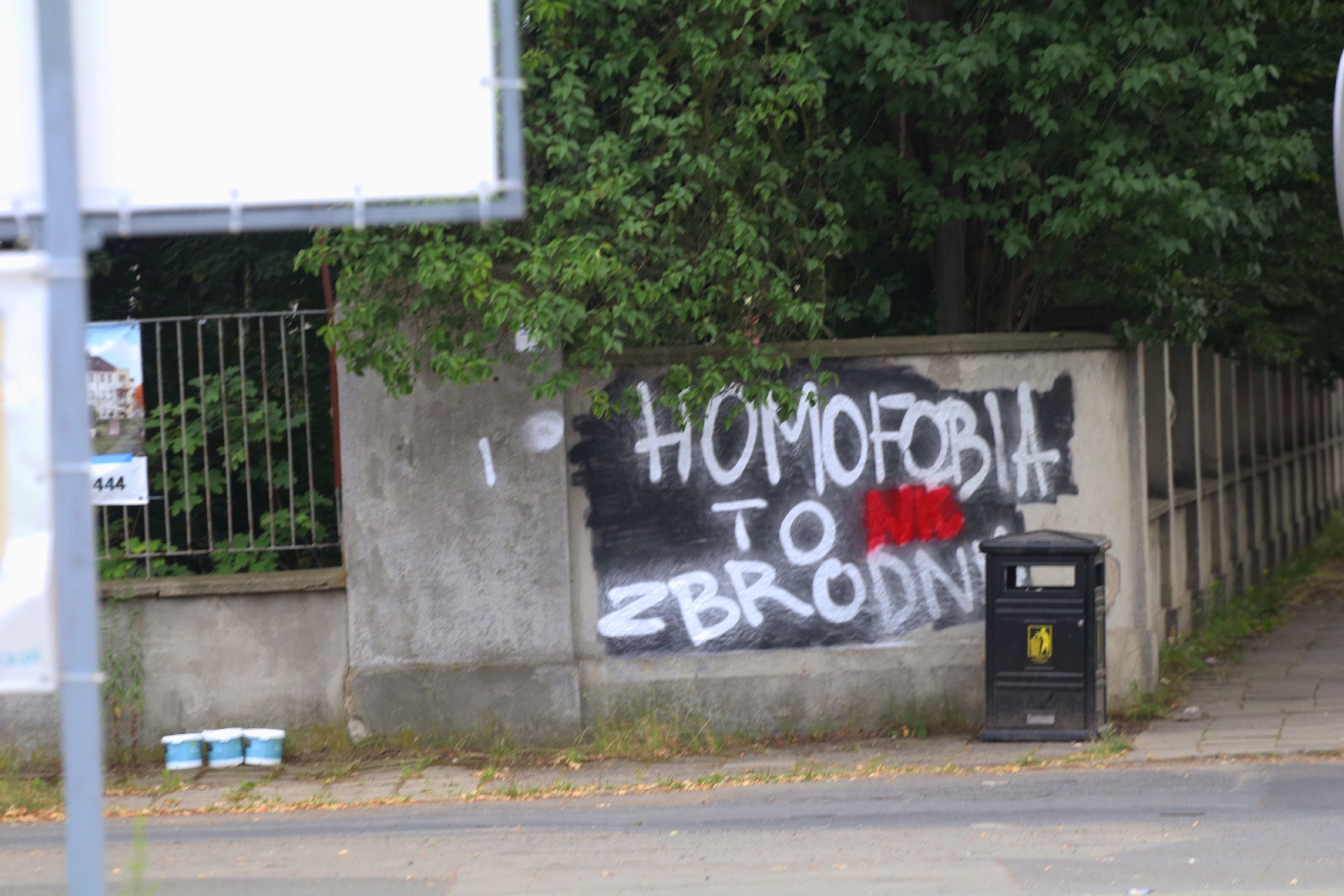 Pędzlami i farbą walczyli z mową nienawiści