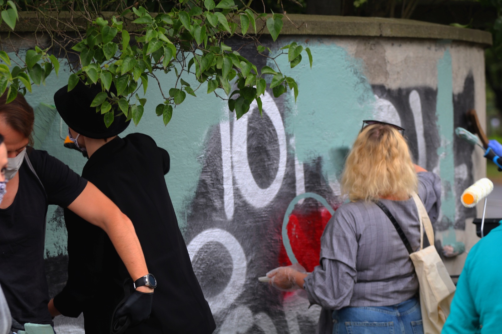 Pędzlami i farbą walczyli z mową nienawiści
