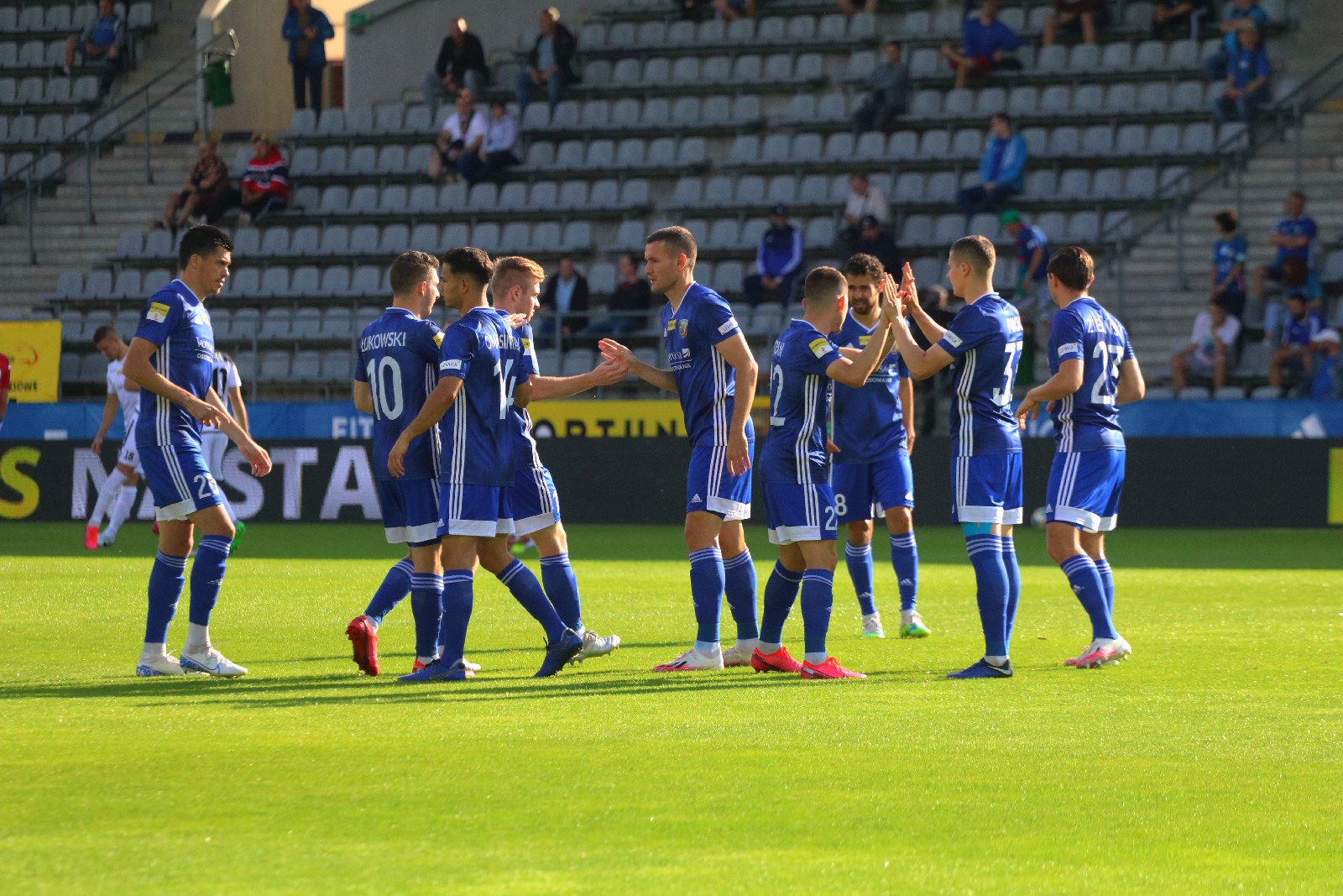 Miedź Legnica wygrywa z Bełchatowem i jest coraz bliżej barażów