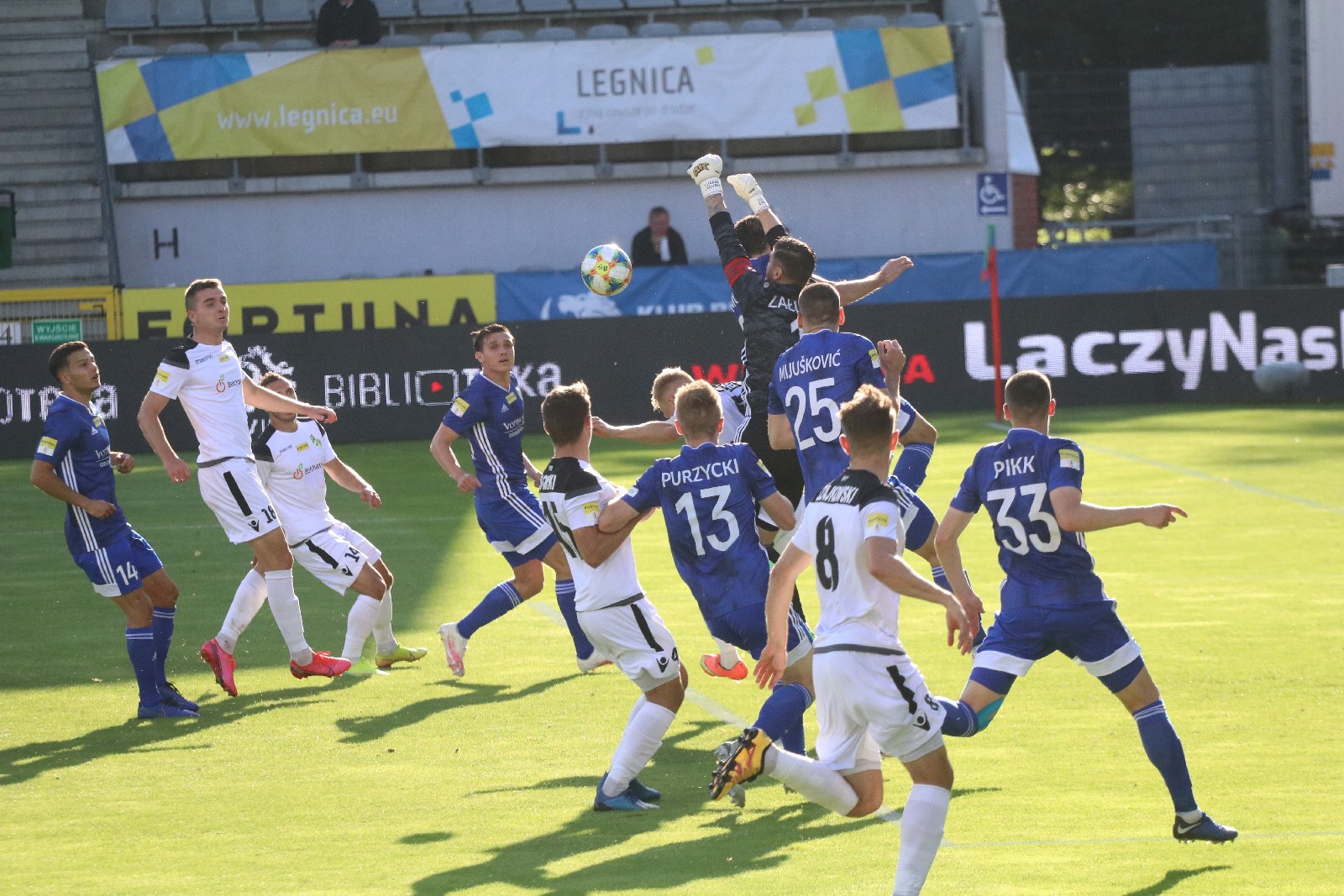 Miedź Legnica wygrywa z Bełchatowem i jest coraz bliżej barażów