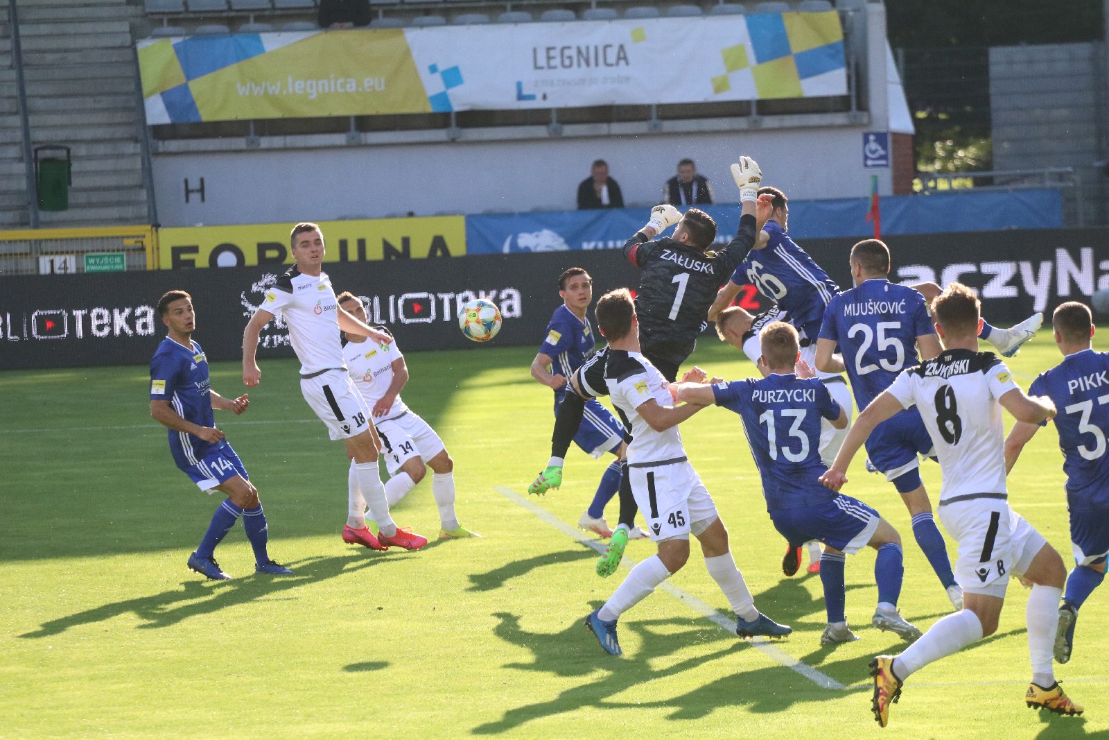 Miedź Legnica wygrywa z Bełchatowem i jest coraz bliżej barażów