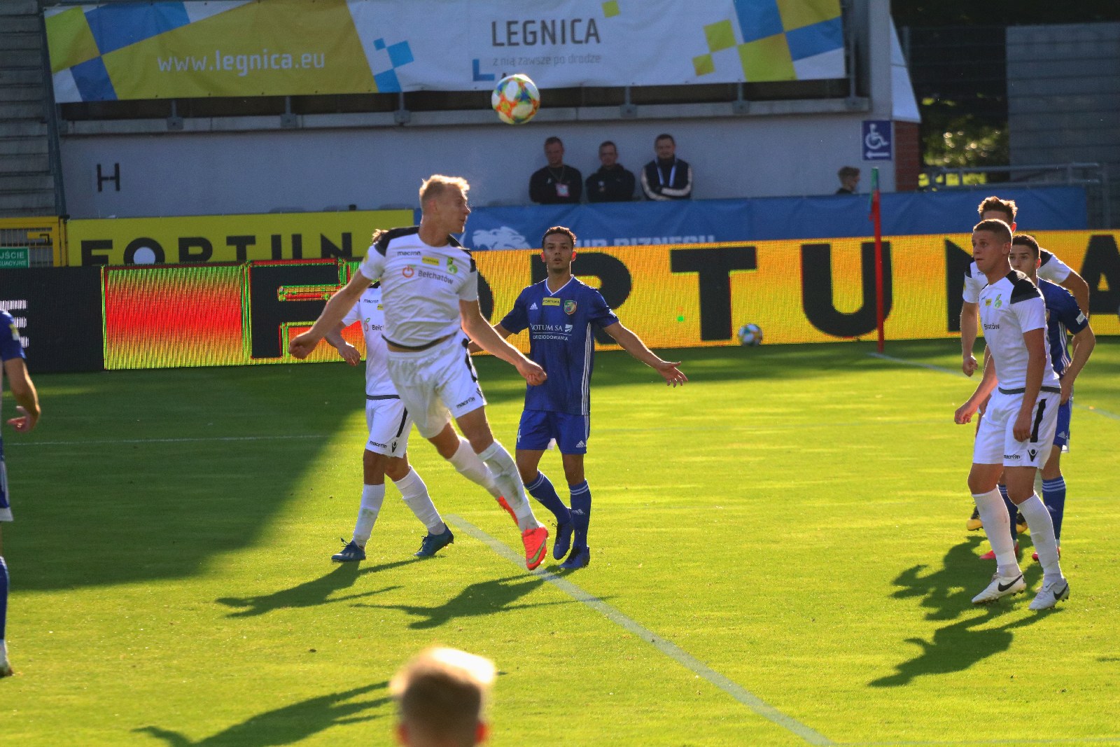 Miedź Legnica wygrywa z Bełchatowem i jest coraz bliżej barażów