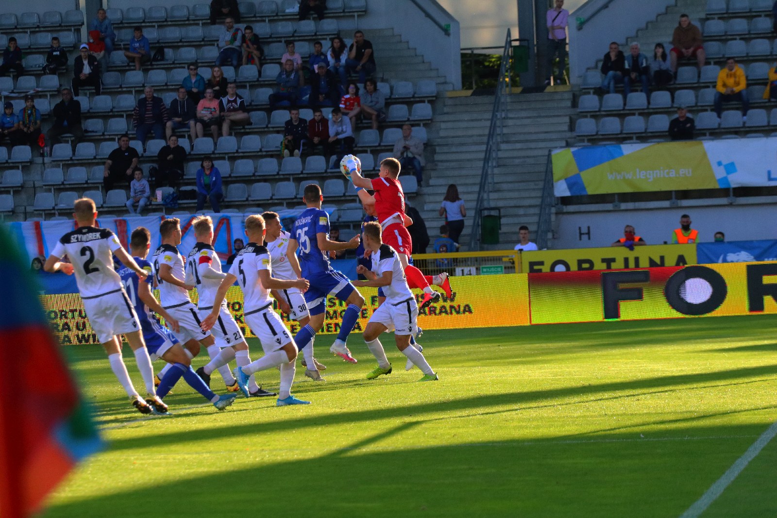 Miedź Legnica wygrywa z Bełchatowem i jest coraz bliżej barażów