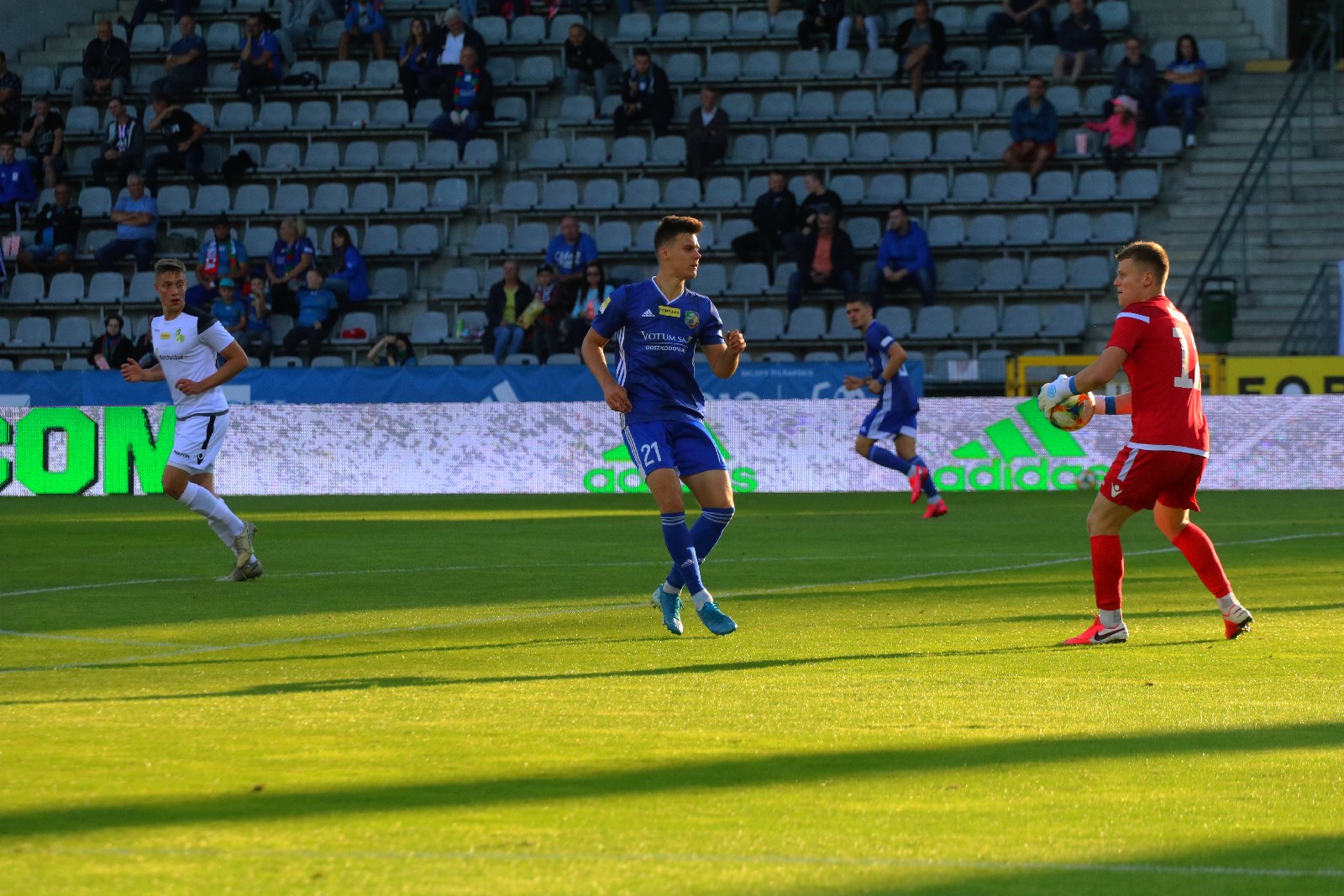 Miedź Legnica wygrywa z Bełchatowem i jest coraz bliżej barażów