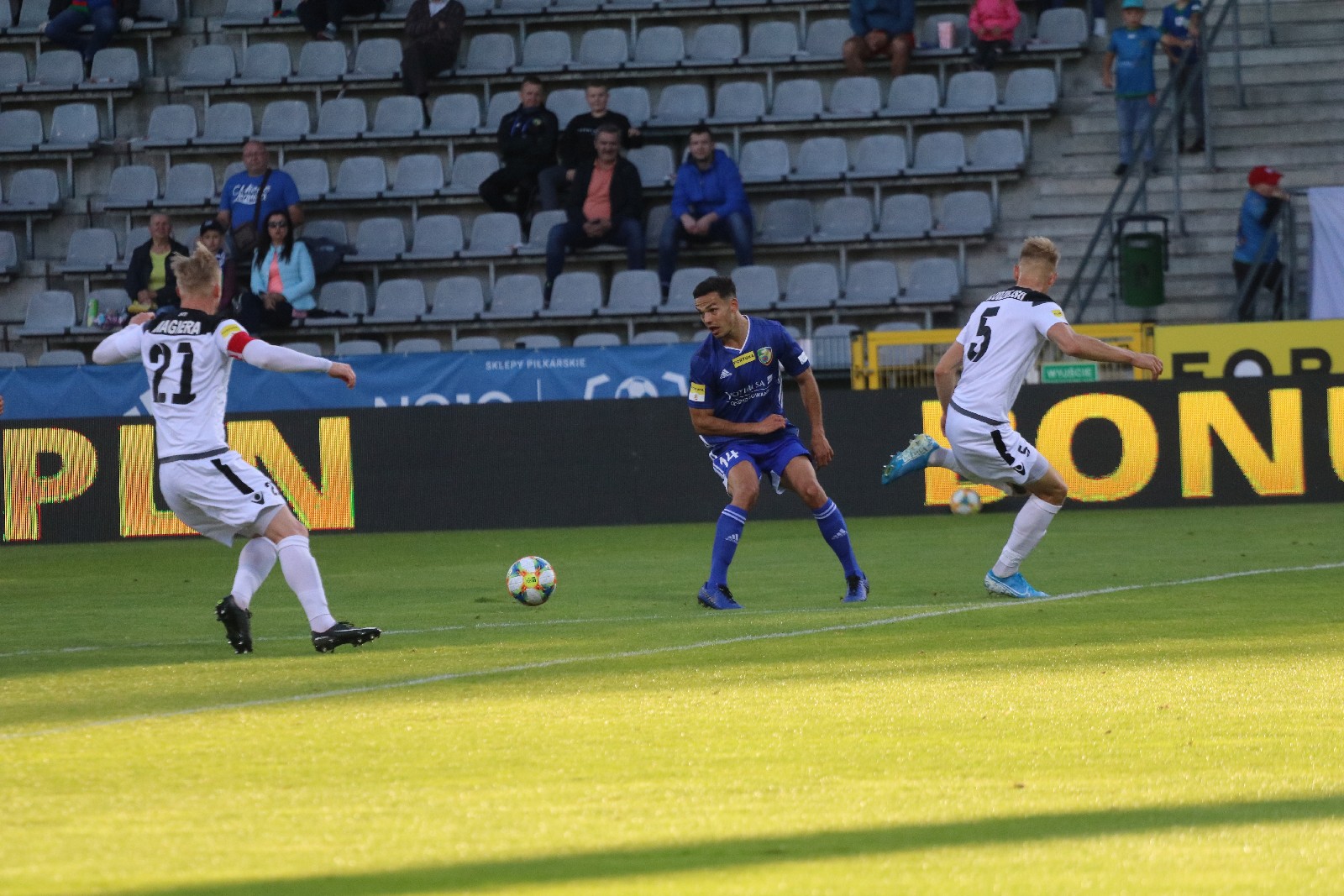 Miedź Legnica wygrywa z Bełchatowem i jest coraz bliżej barażów