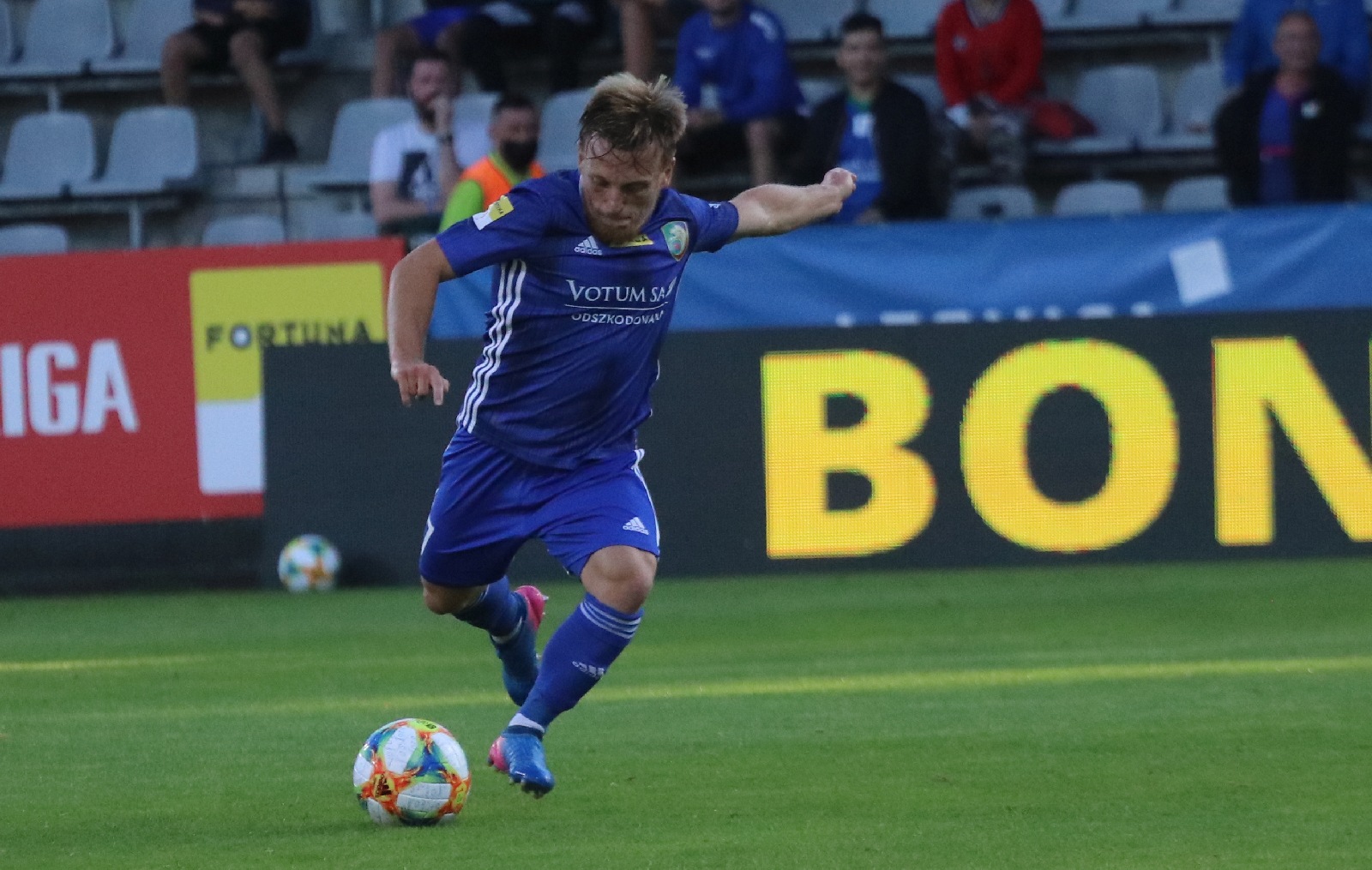 Miedź Legnica wygrywa z Bełchatowem i jest coraz bliżej barażów