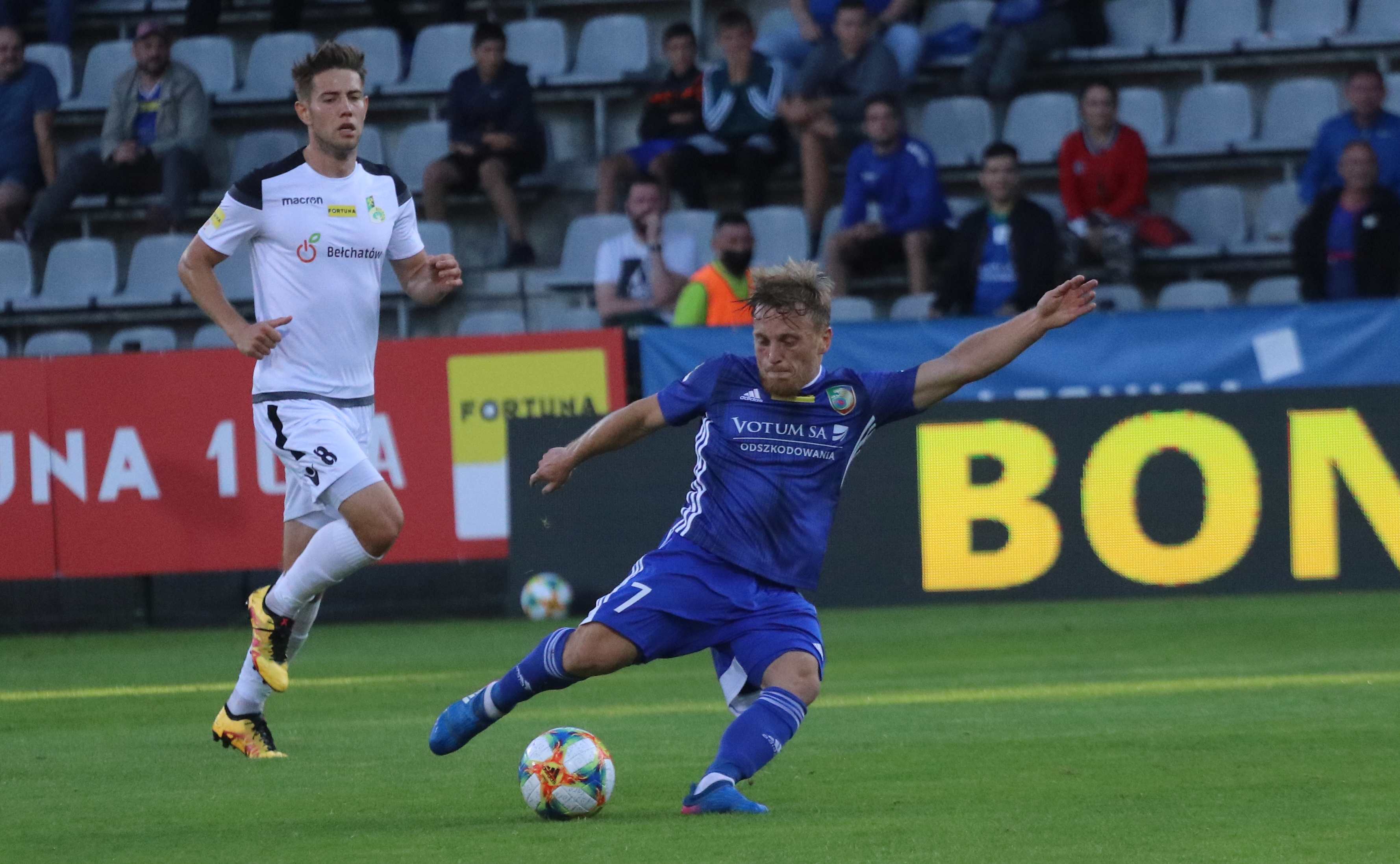 Miedź Legnica wygrywa z Bełchatowem i jest coraz bliżej barażów