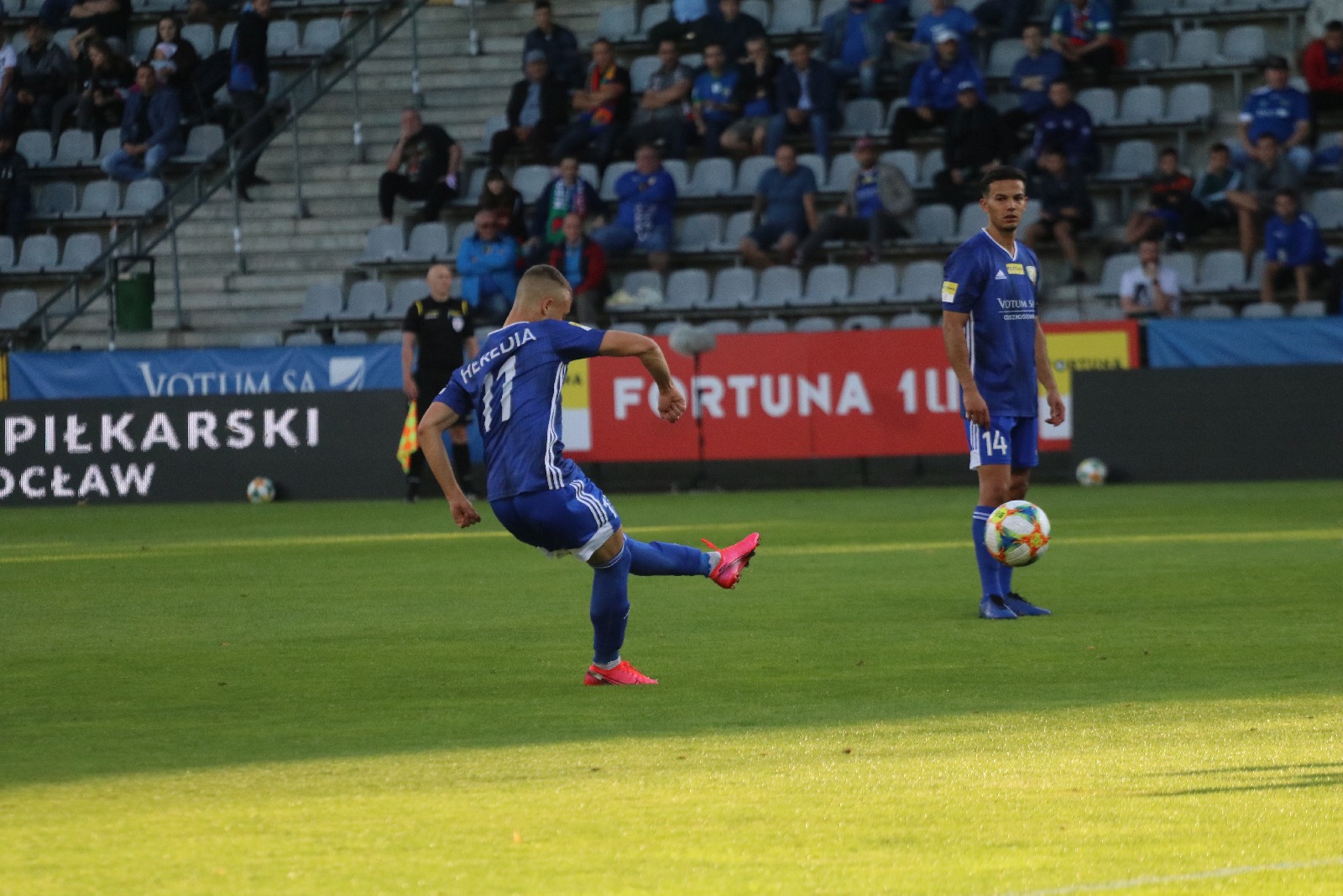 Miedź Legnica wygrywa z Bełchatowem i jest coraz bliżej barażów
