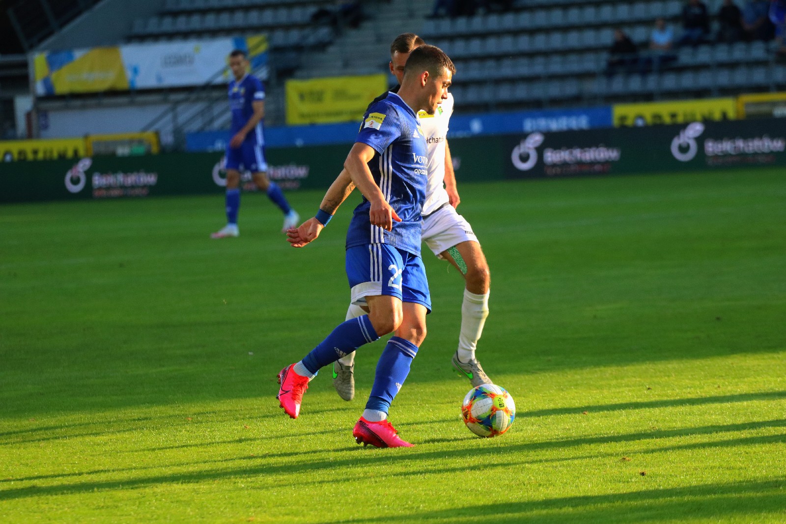 Miedź Legnica wygrywa z Bełchatowem i jest coraz bliżej barażów