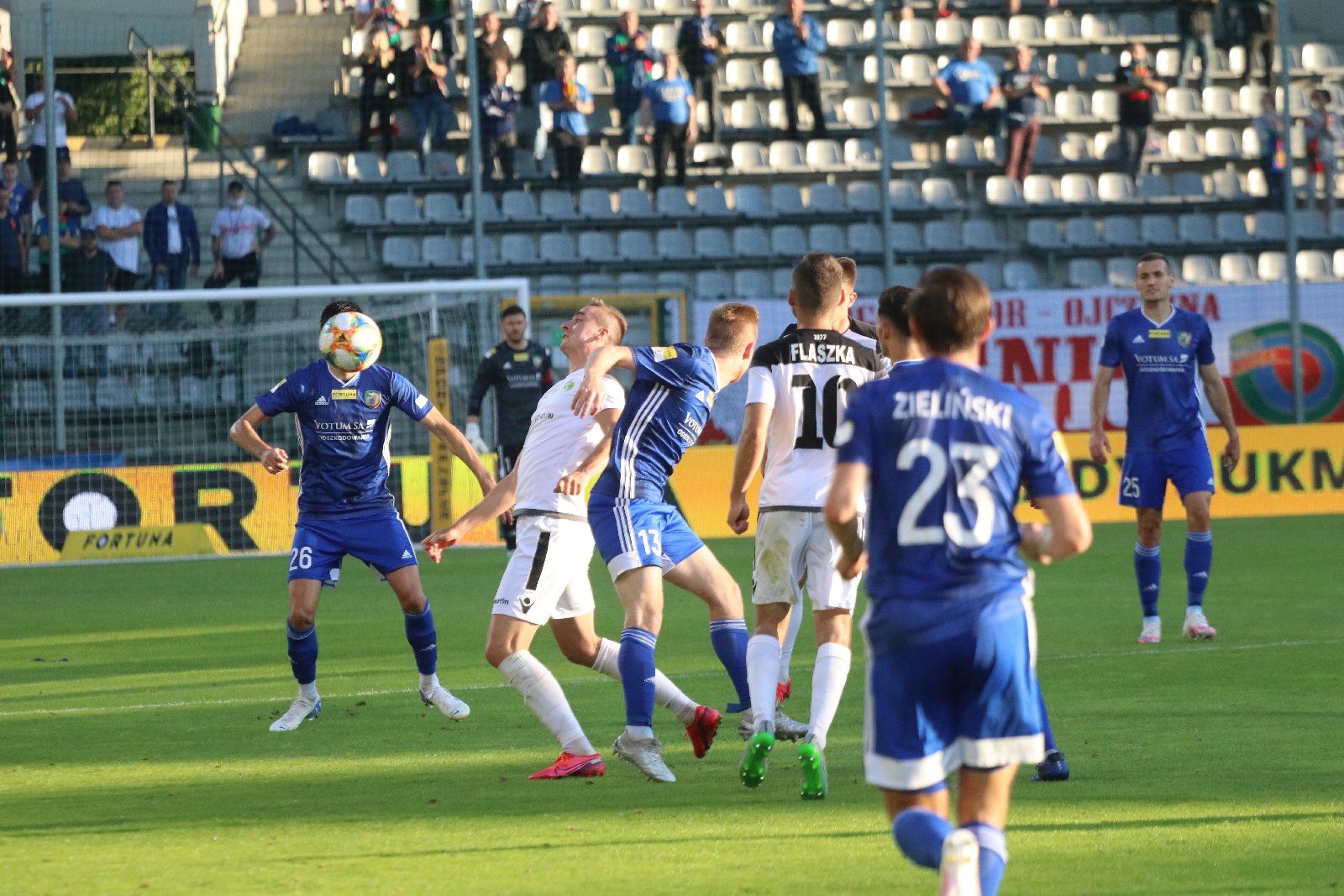 Miedź Legnica wygrywa z Bełchatowem i jest coraz bliżej barażów