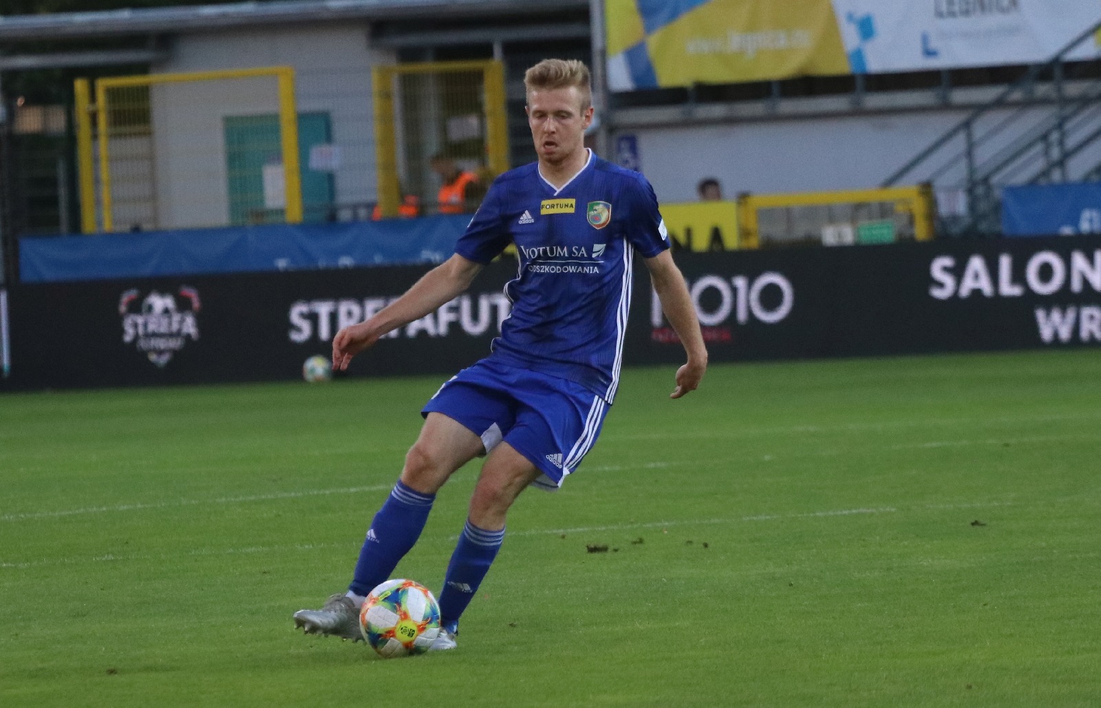 Miedź Legnica wygrywa z Bełchatowem i jest coraz bliżej barażów