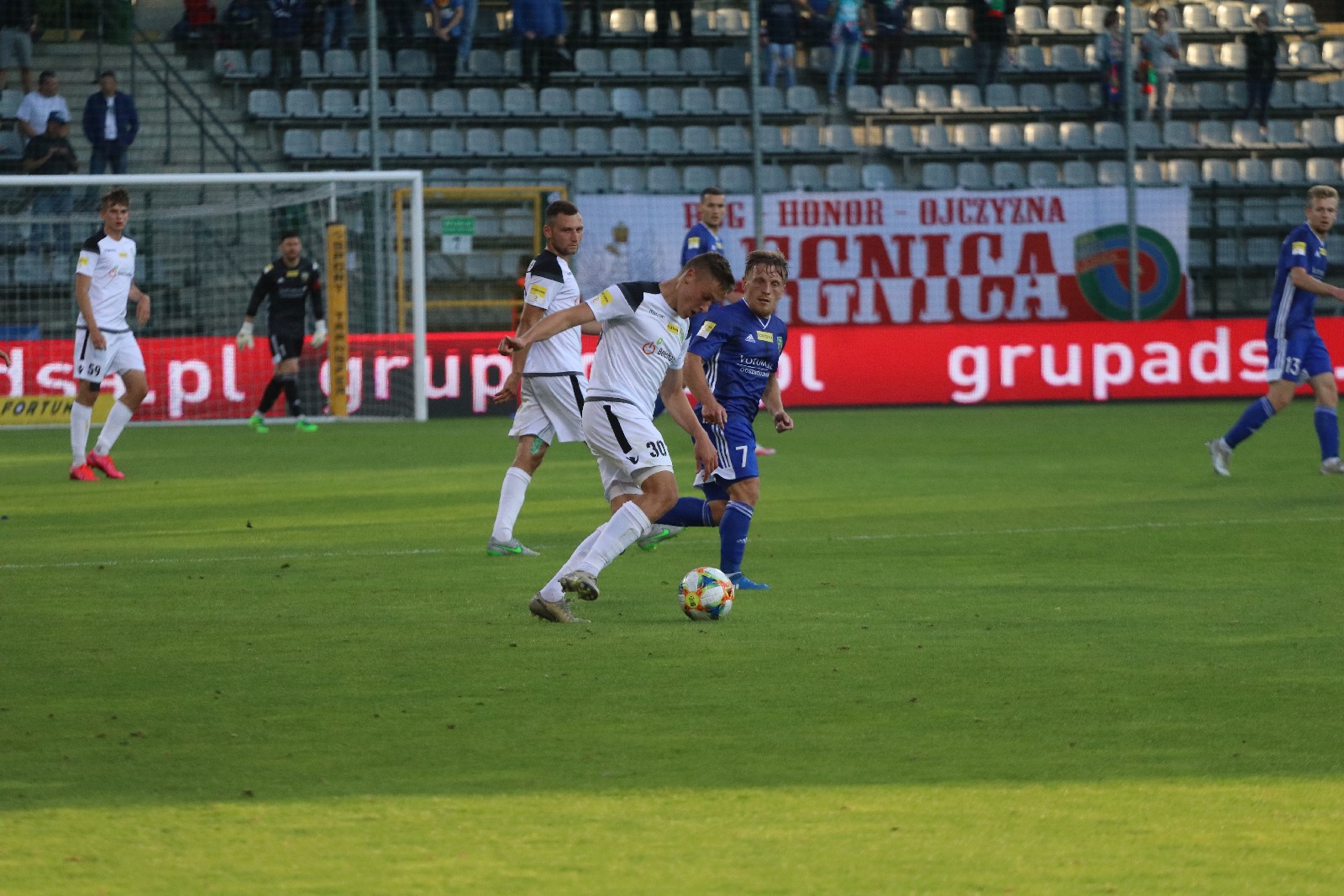 Miedź Legnica wygrywa z Bełchatowem i jest coraz bliżej barażów