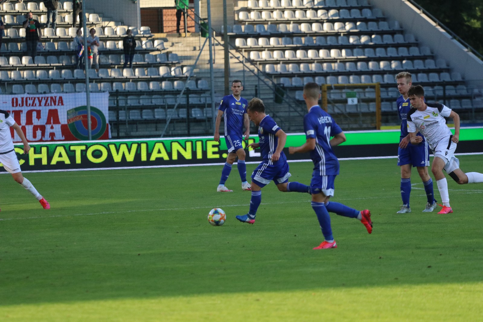 Miedź Legnica wygrywa z Bełchatowem i jest coraz bliżej barażów