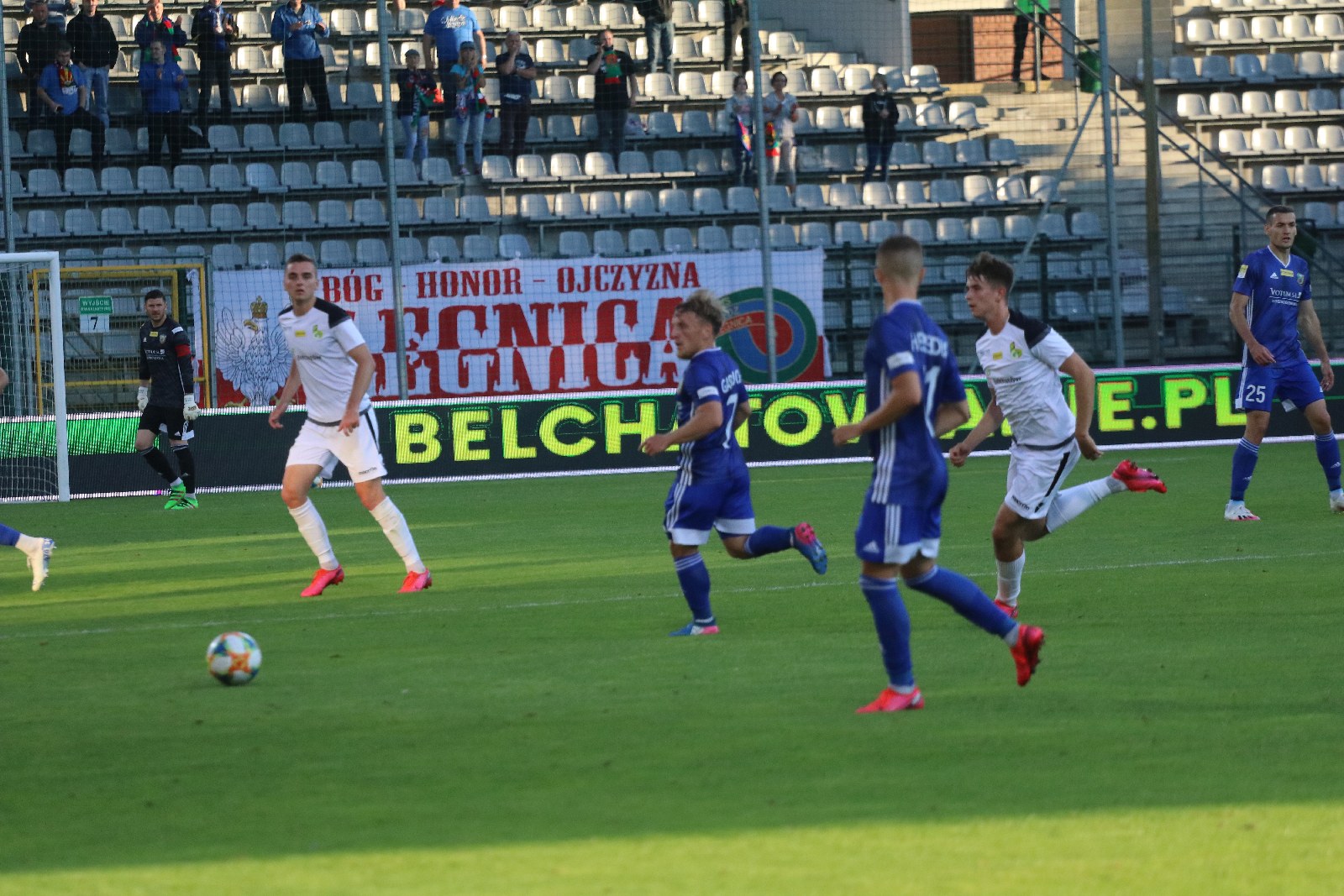 Miedź Legnica wygrywa z Bełchatowem i jest coraz bliżej barażów