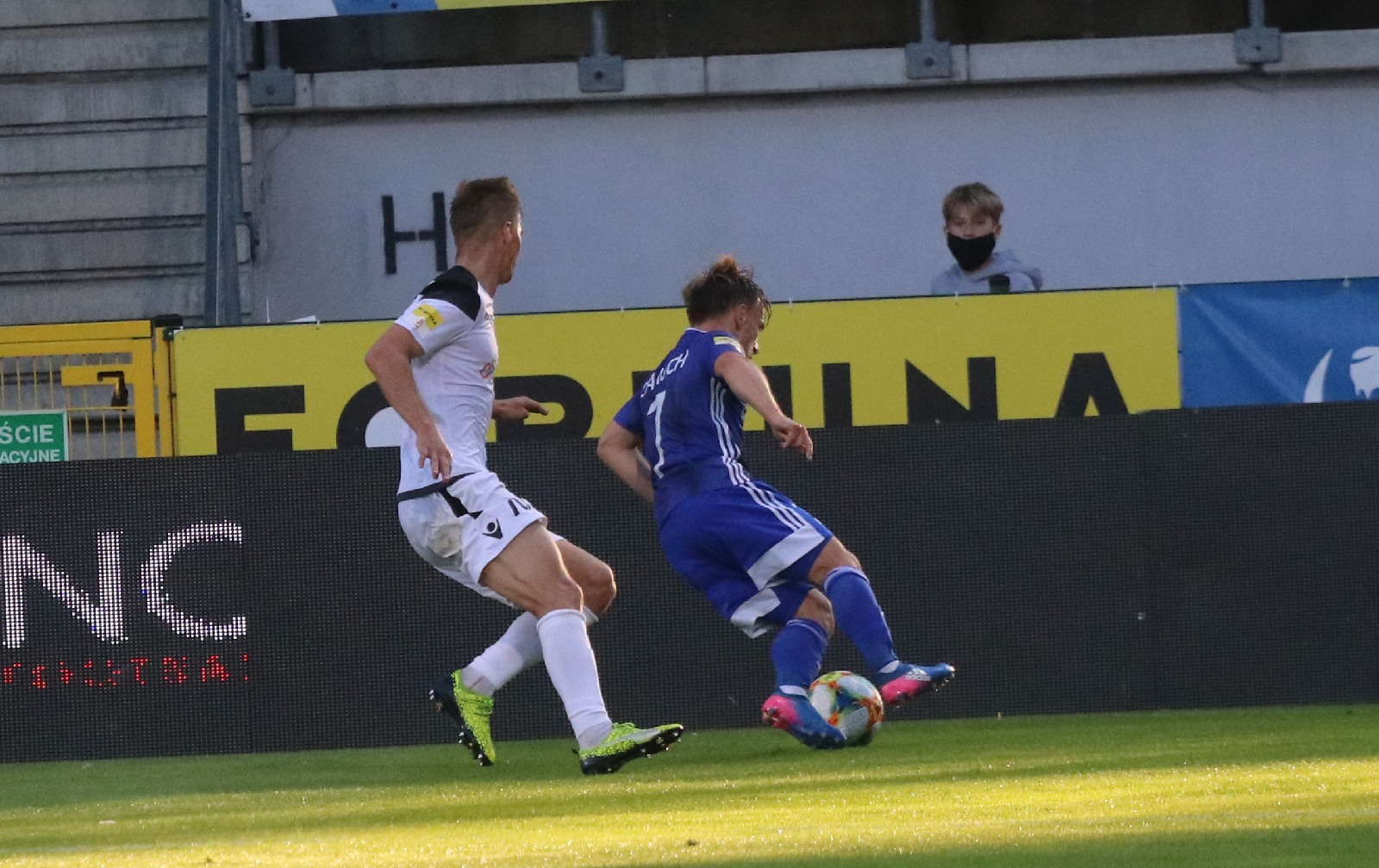 Miedź Legnica wygrywa z Bełchatowem i jest coraz bliżej barażów