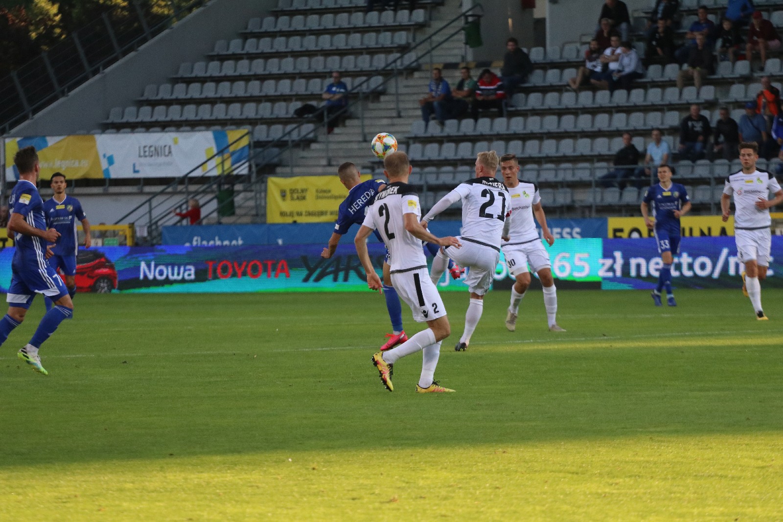 Miedź Legnica wygrywa z Bełchatowem i jest coraz bliżej barażów