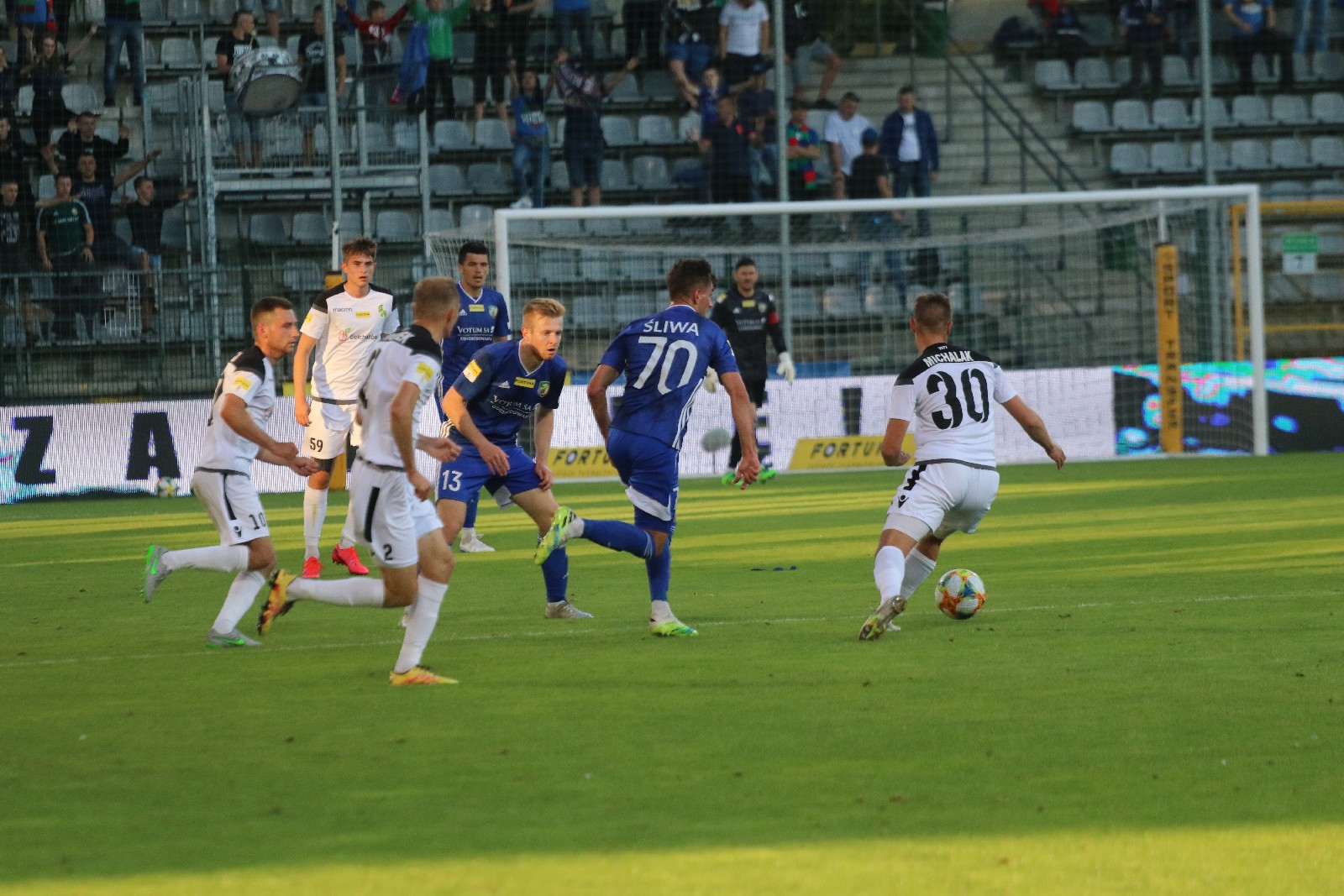 Miedź Legnica wygrywa z Bełchatowem i jest coraz bliżej barażów