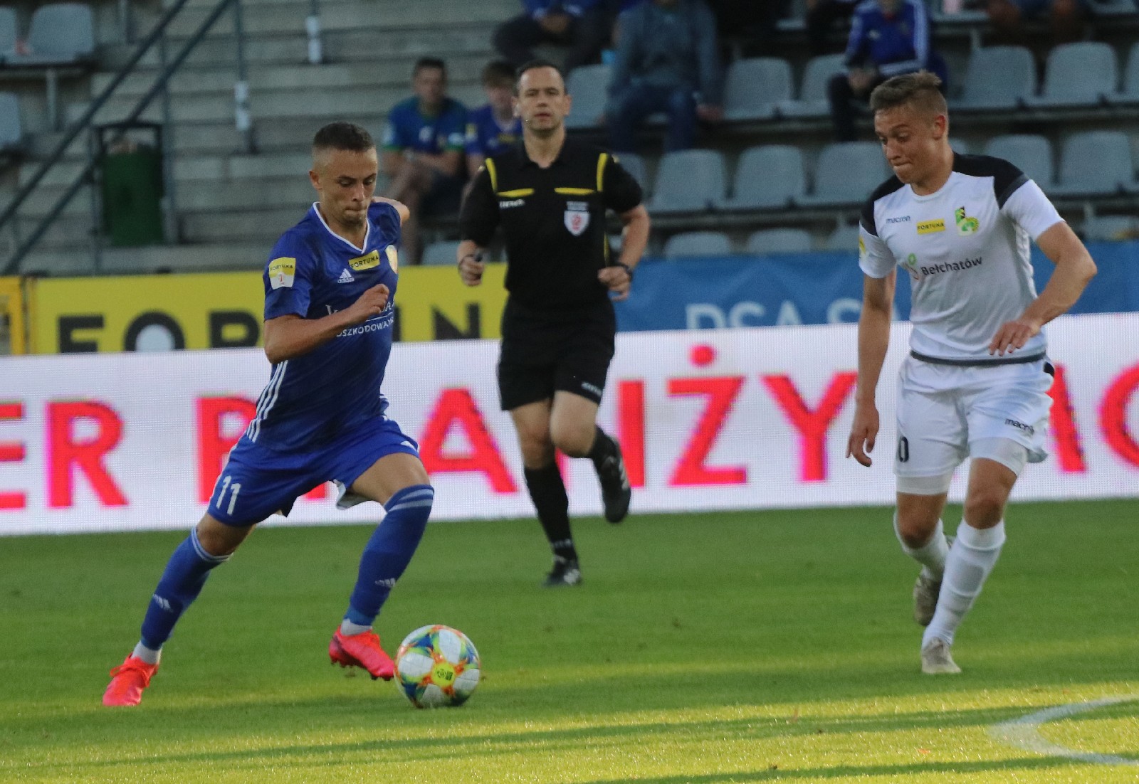 Miedź Legnica wygrywa z Bełchatowem i jest coraz bliżej barażów