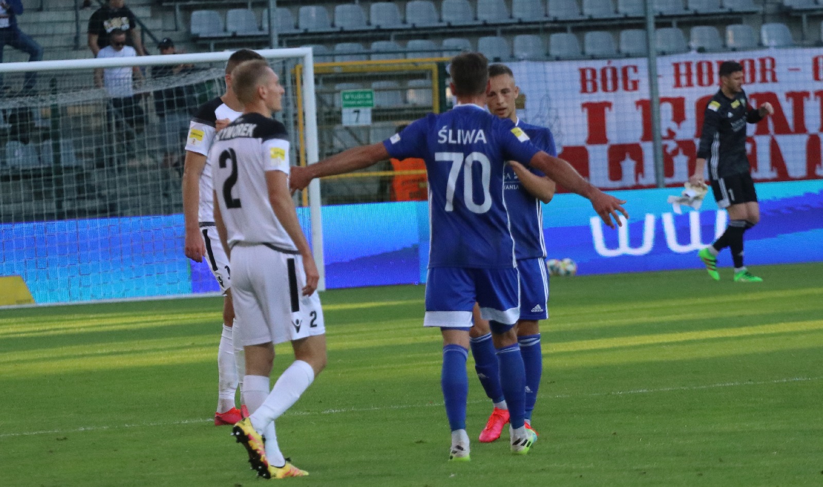 Miedź Legnica wygrywa z Bełchatowem i jest coraz bliżej barażów