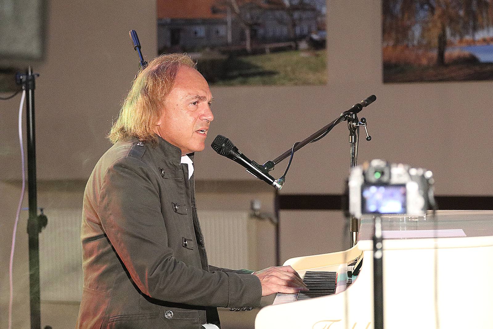 Legnicki bard wystąpił na kunickiej scenie          
